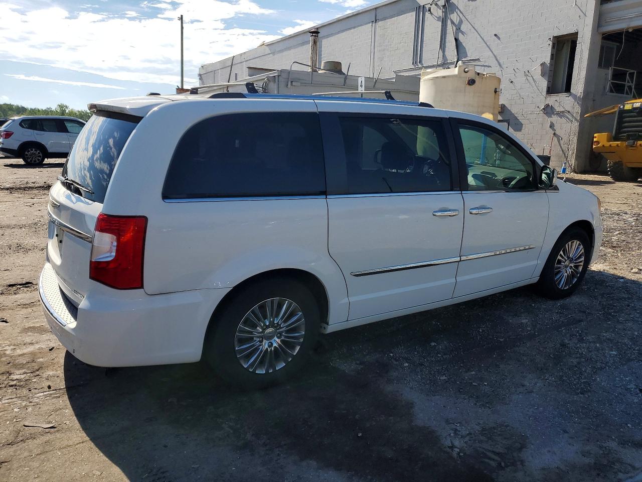 2011 Chrysler Town & Country Limited White vin: 2A4RR6DG4BR745294