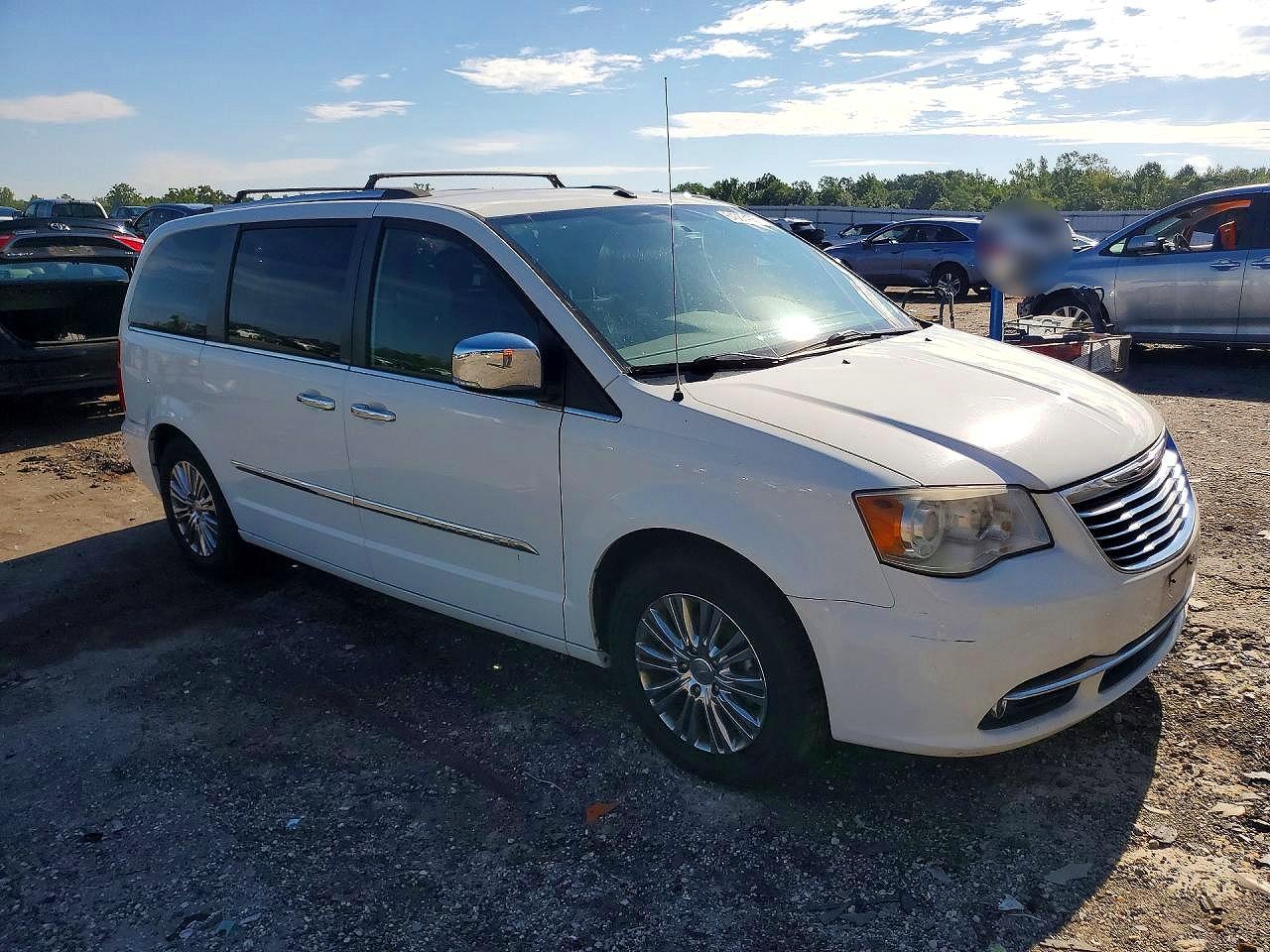 2011 Chrysler Town & Country Limited White vin: 2A4RR6DG4BR745294
