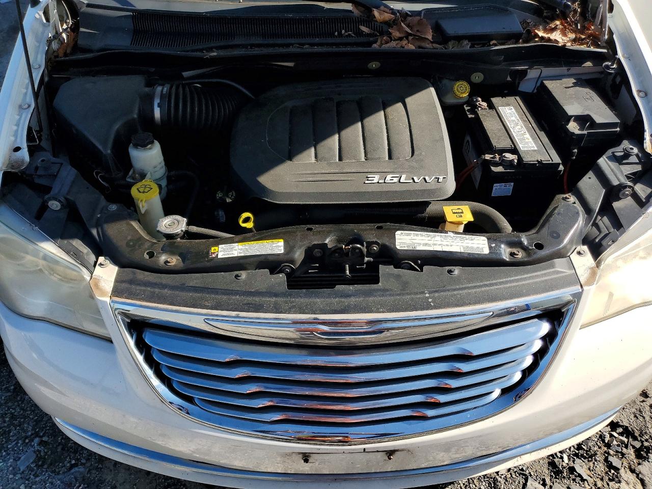 2011 Chrysler Town & Country Limited White vin: 2A4RR6DG4BR745294
