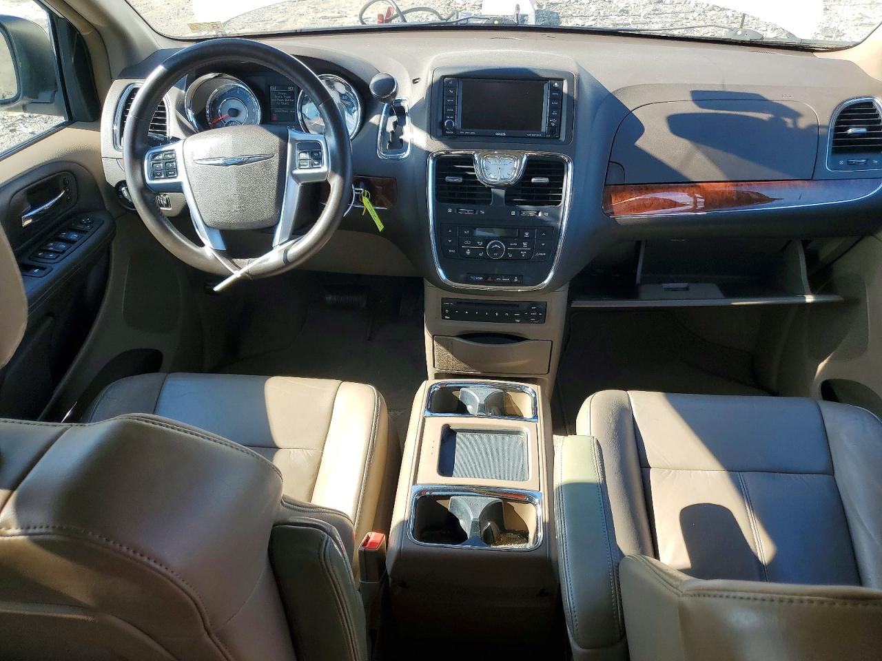 2011 Chrysler Town & Country Limited White vin: 2A4RR6DG4BR745294