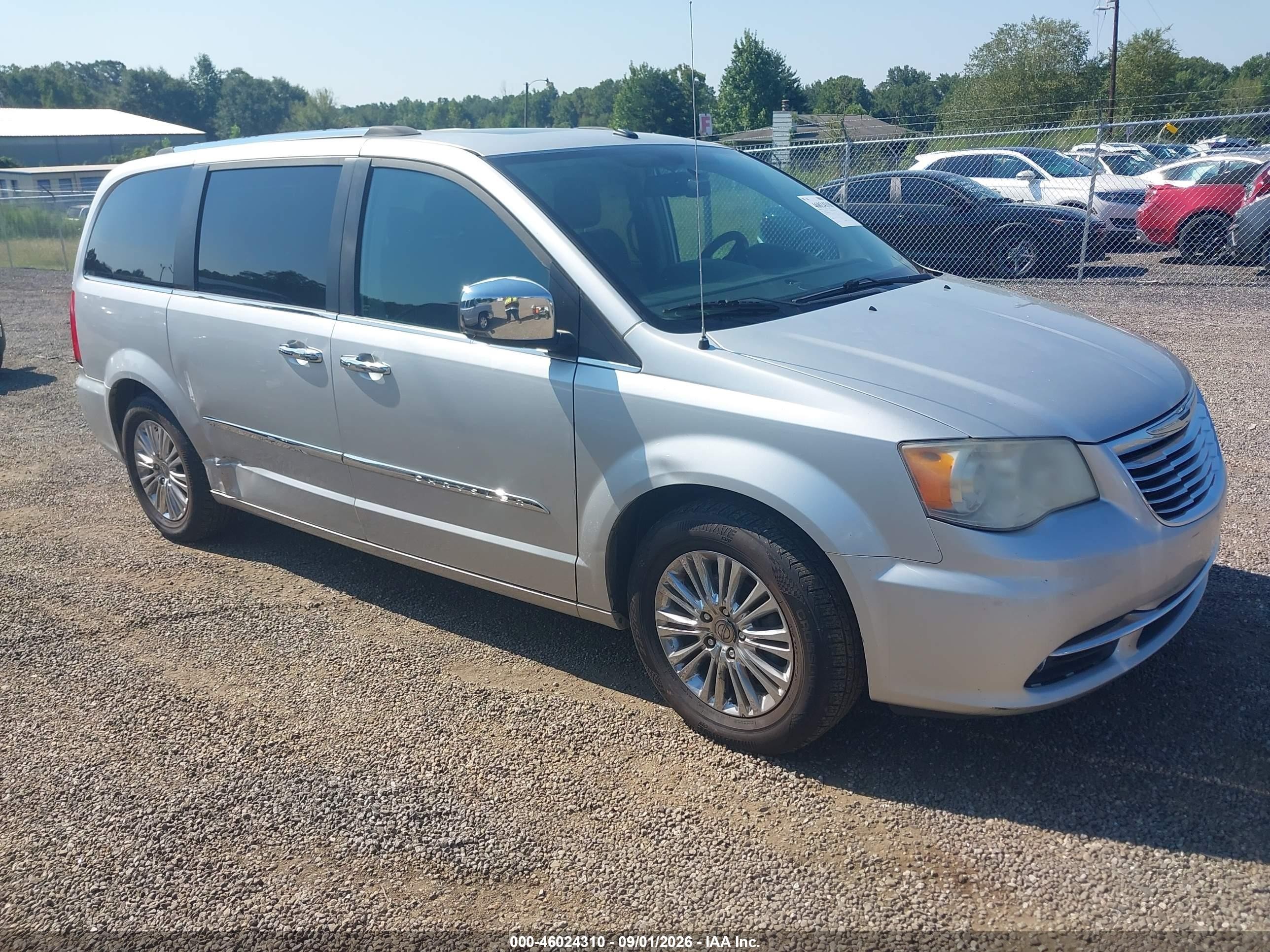 2011 Chrysler Town & Country Limited Silver vin: 2A4RR6DG4BR764184