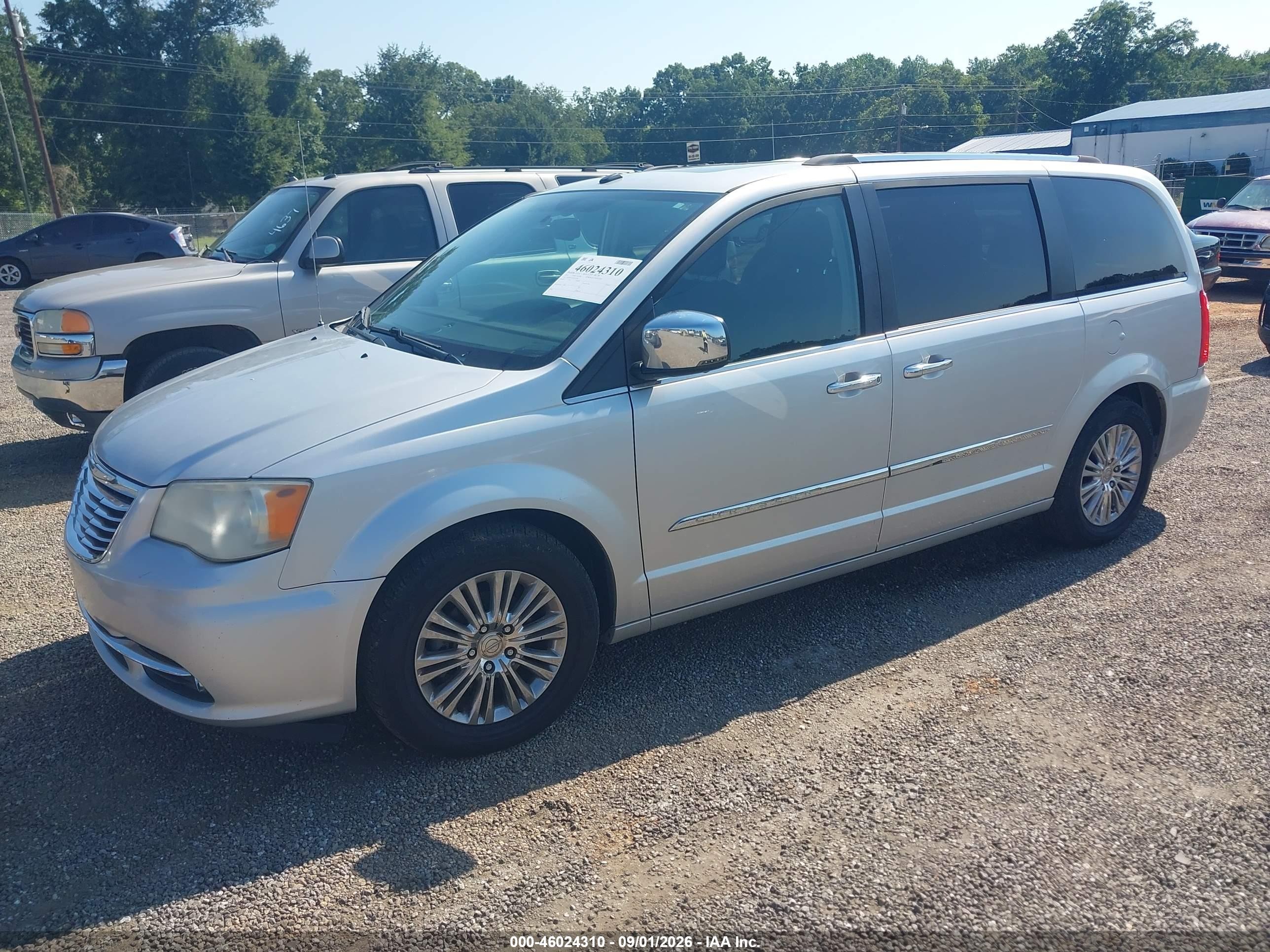 2011 Chrysler Town & Country Limited Silver vin: 2A4RR6DG4BR764184
