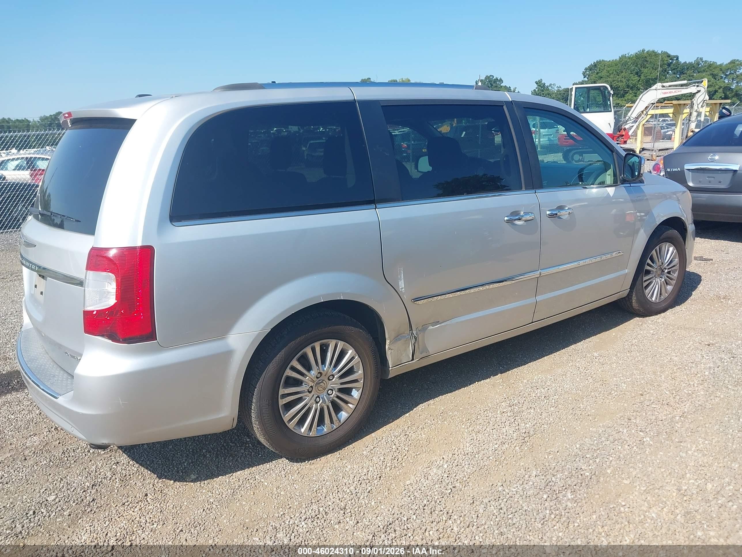 2011 Chrysler Town & Country Limited Silver vin: 2A4RR6DG4BR764184