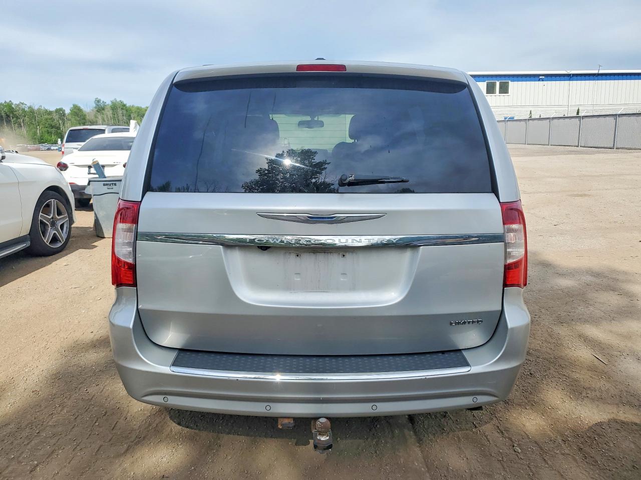 2011 Chrysler Town & Country Limited Silver vin: 2A4RR6DG5BR770978