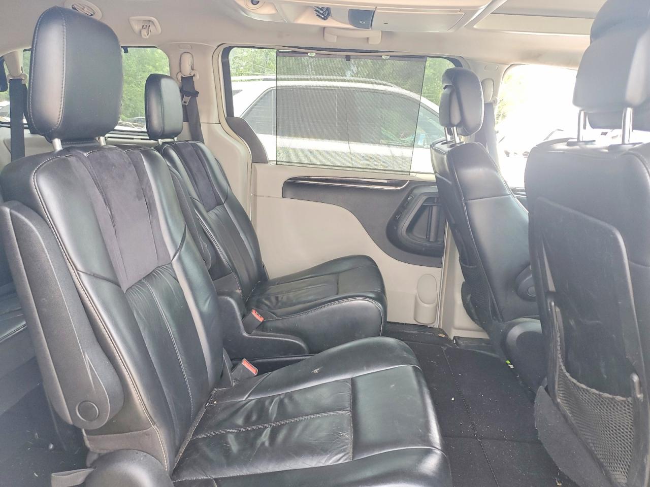 2011 Chrysler Town & Country Limited Silver vin: 2A4RR6DG5BR770978