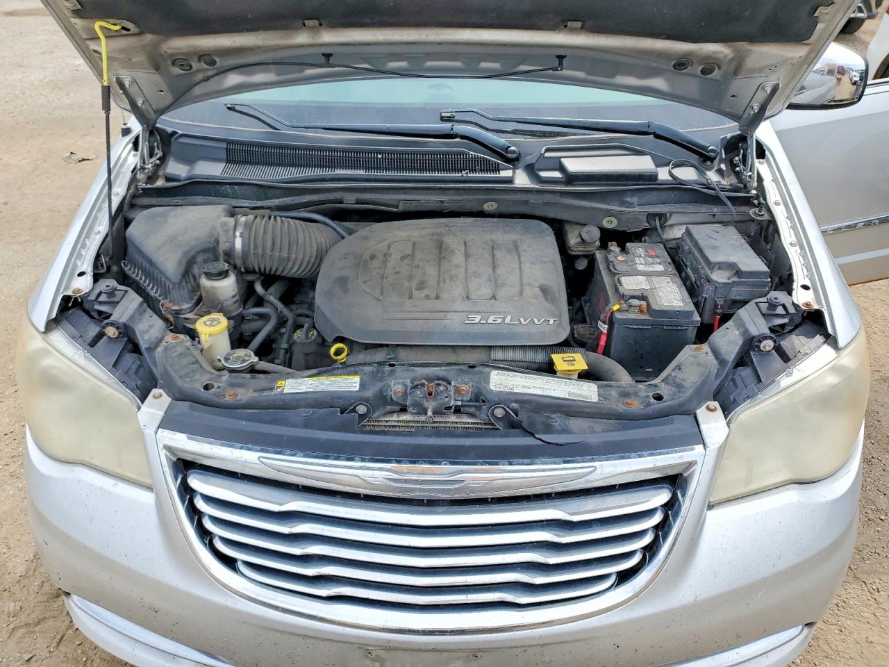 2011 Chrysler Town & Country Limited Silver vin: 2A4RR6DG5BR770978