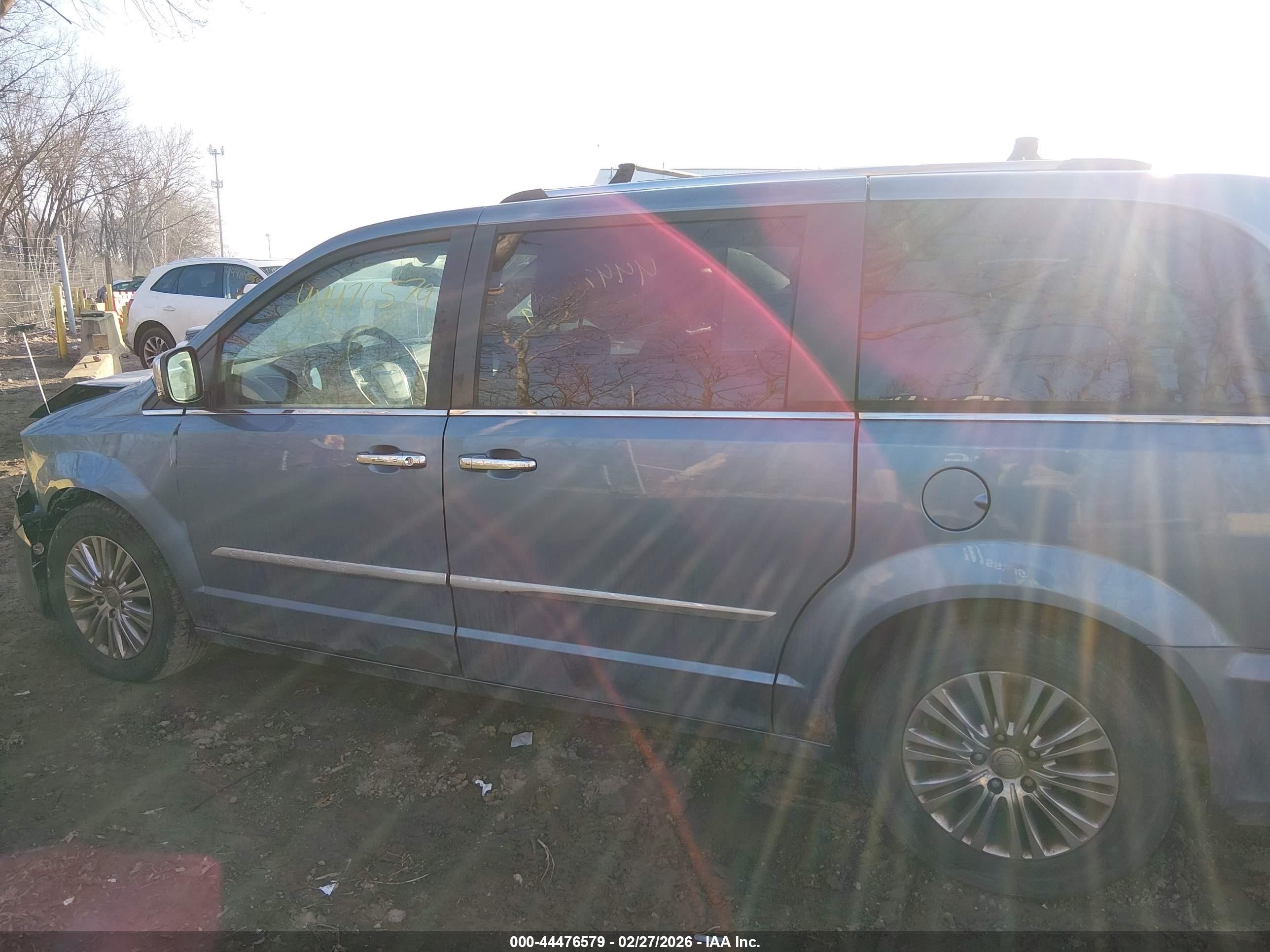 2011 Chrysler Town & Country Limited Blue vin: 2A4RR6DG5BR781463