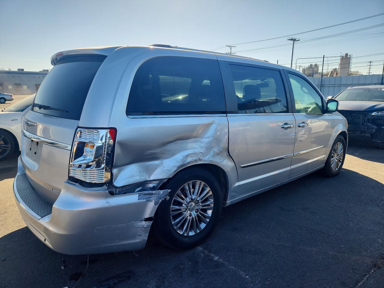 2011 Chrysler Town & Country Limited Silver vin: 2A4RR6DG7BR797907