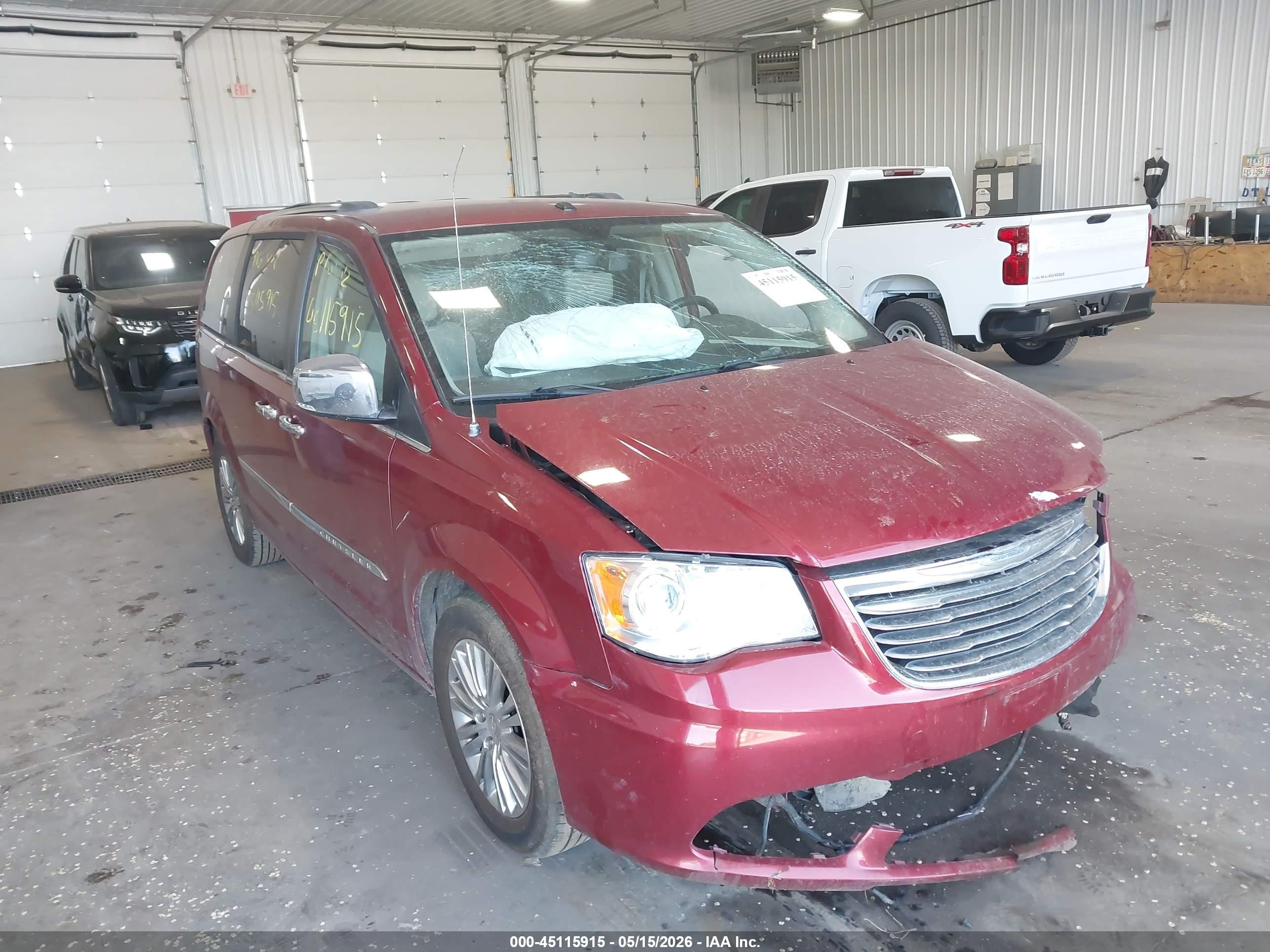 2011 Chrysler Town & Country Limited Red vin: 2A4RR6DG8BR618001