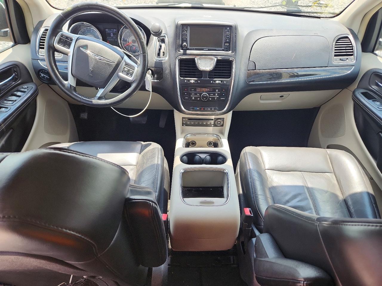 2011 Chrysler Town & Country Limited White vin: 2A4RR6DG9BR500281