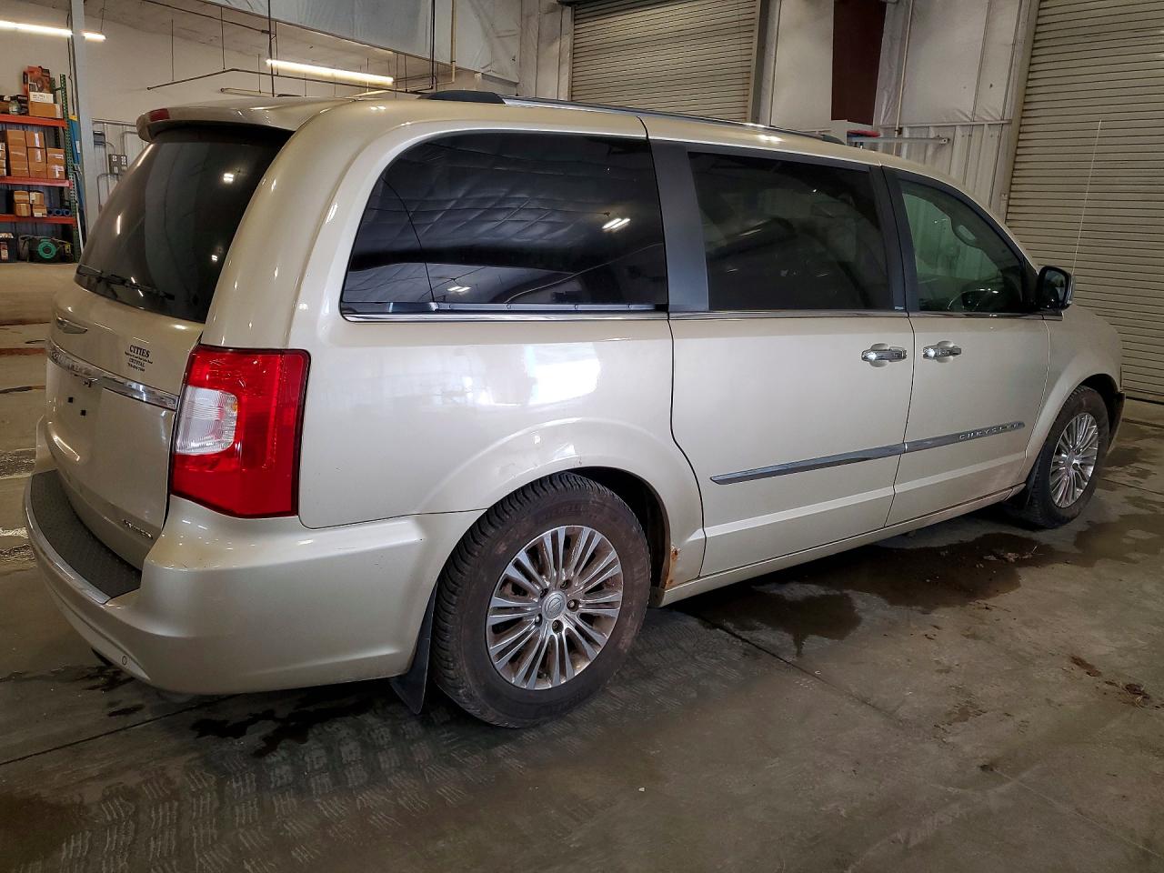 2011 Chrysler Town & Country Limited Tan vin: 2A4RR6DGXBR612054