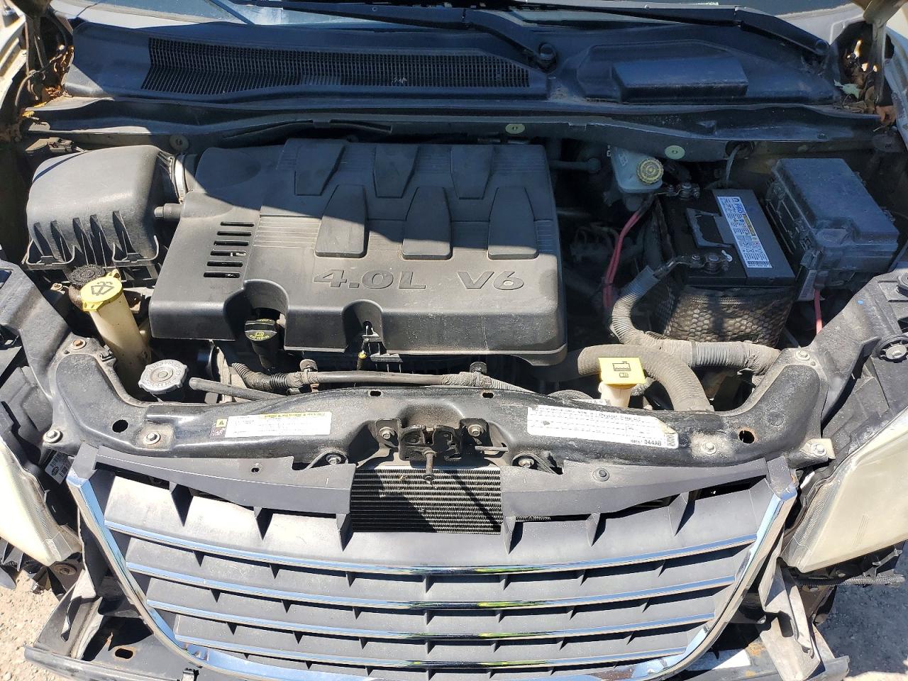 2010 Chrysler Town & Country Limited Желто-коричневый vin: 2A4RR6DX0AR207318