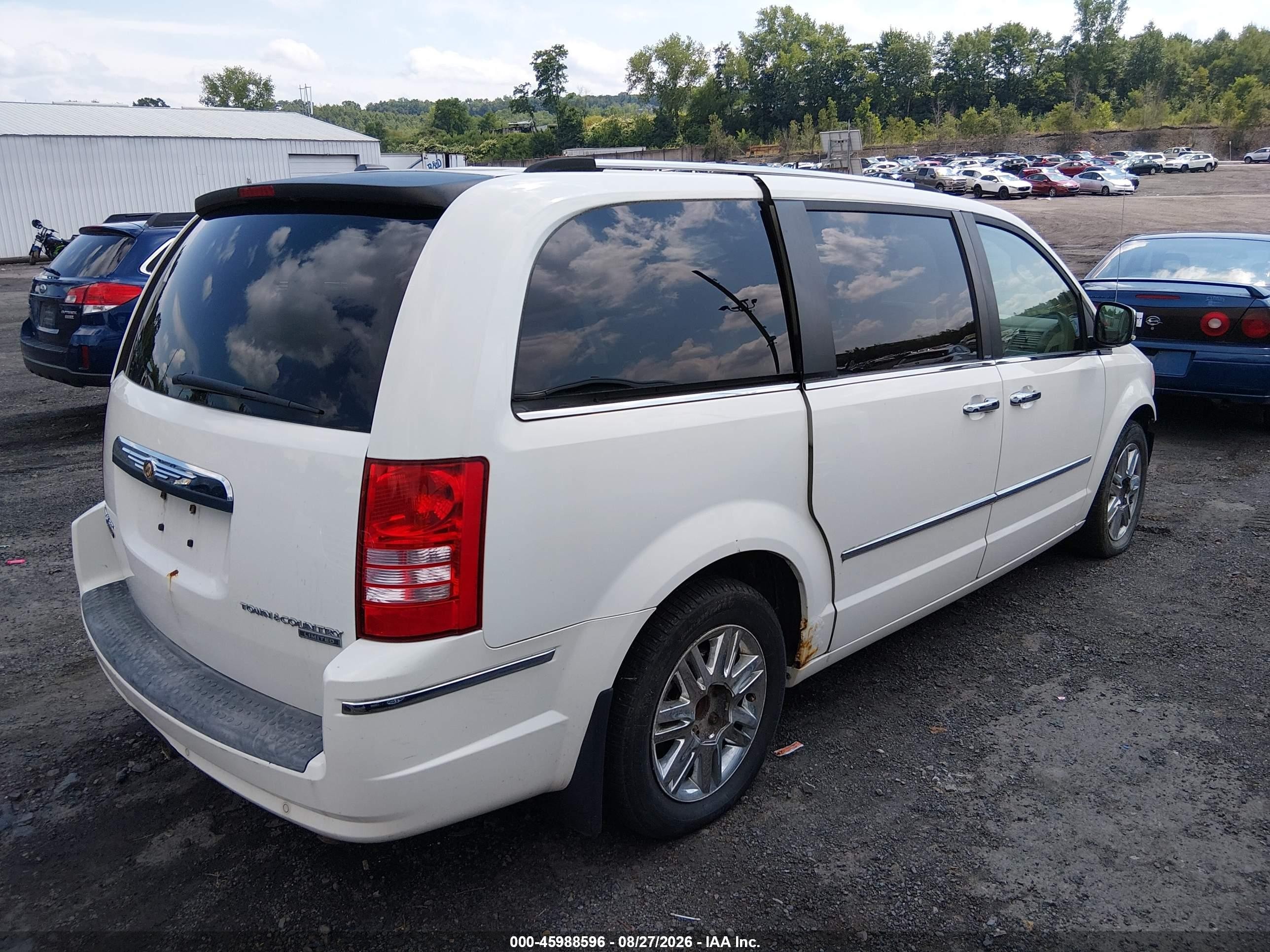 2010 Chrysler Town & Country Limited White vin: 2A4RR6DX1AR133424