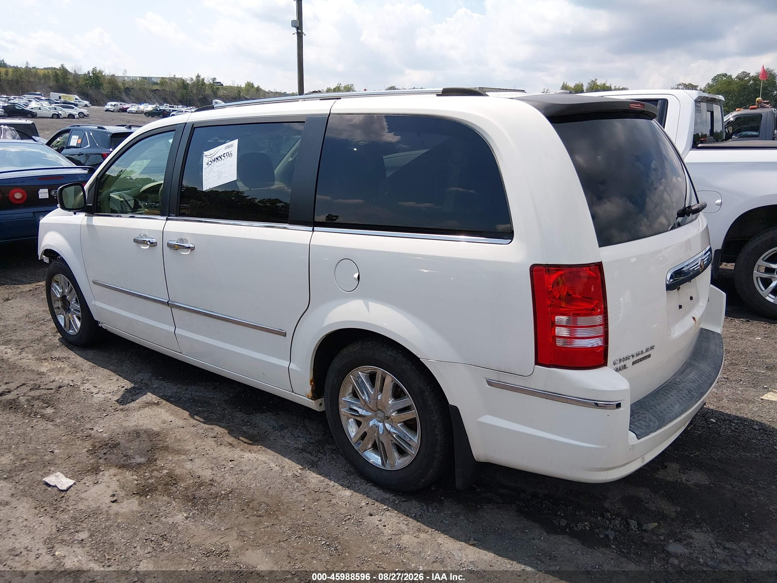 2010 Chrysler Town & Country Limited White vin: 2A4RR6DX1AR133424