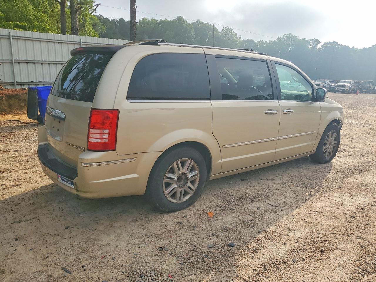 2010 Chrysler Town & Country Limited Gold vin: 2A4RR6DX2AR257556