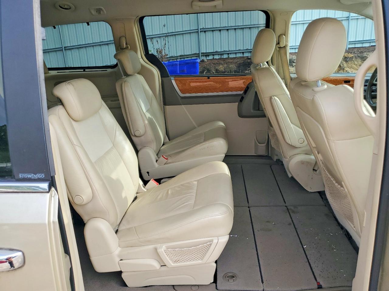 2010 Chrysler Town & Country Limited Gold vin: 2A4RR6DX2AR257556
