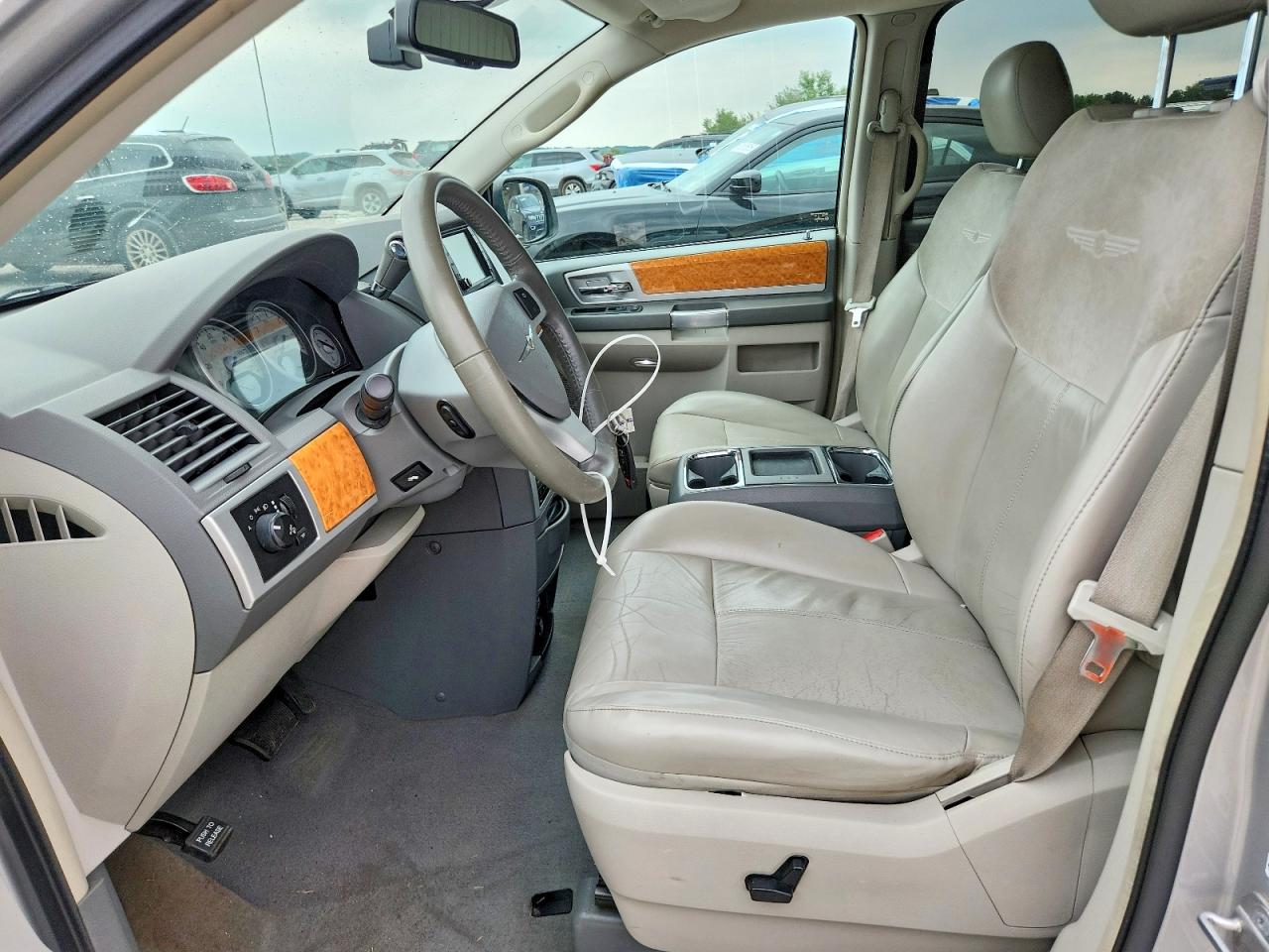 2010 Chrysler Town & Country Limited Silver vin: 2A4RR6DX4AR184741