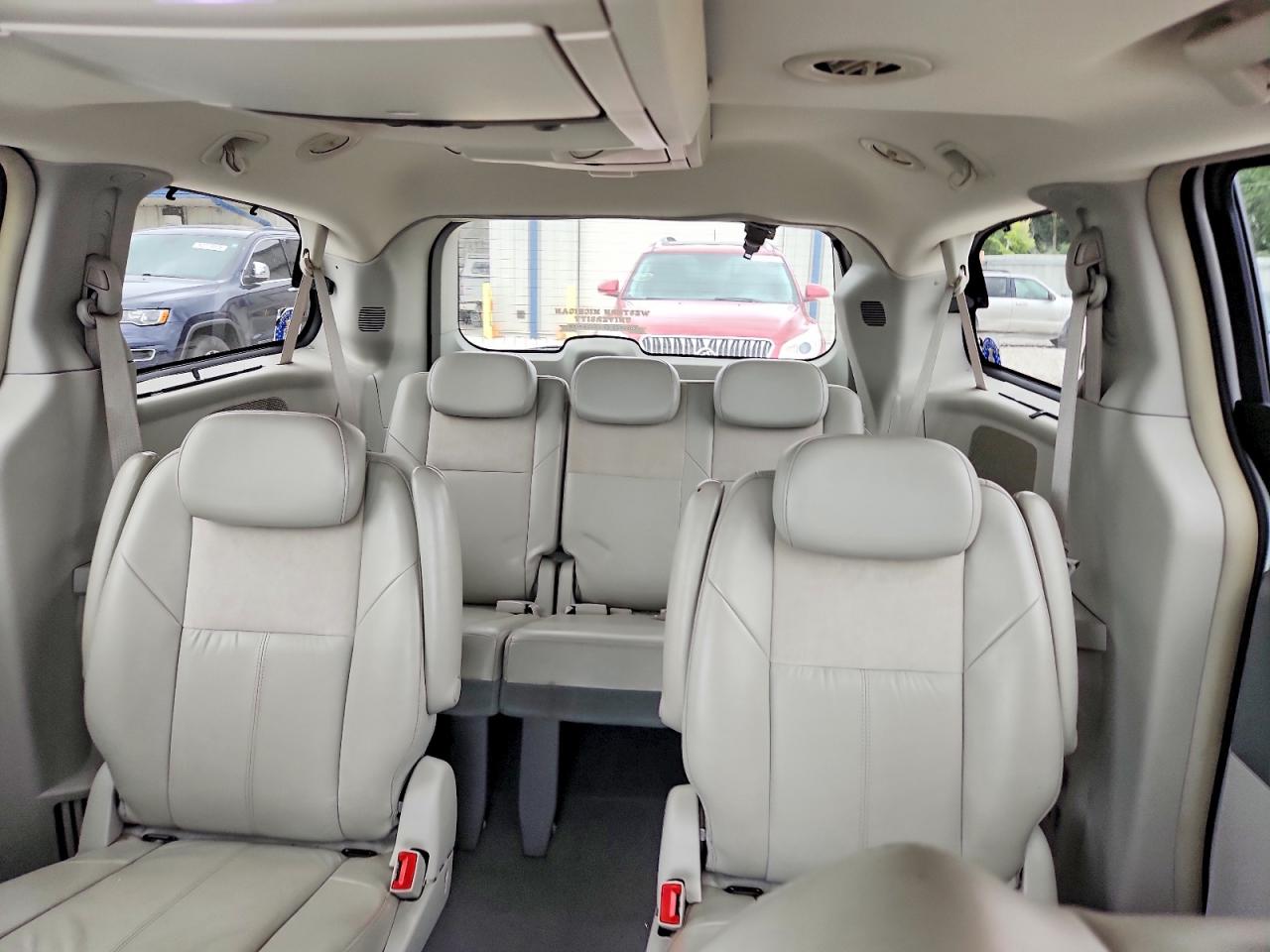 2010 Chrysler Town & Country Limited Silver vin: 2A4RR6DX4AR184741