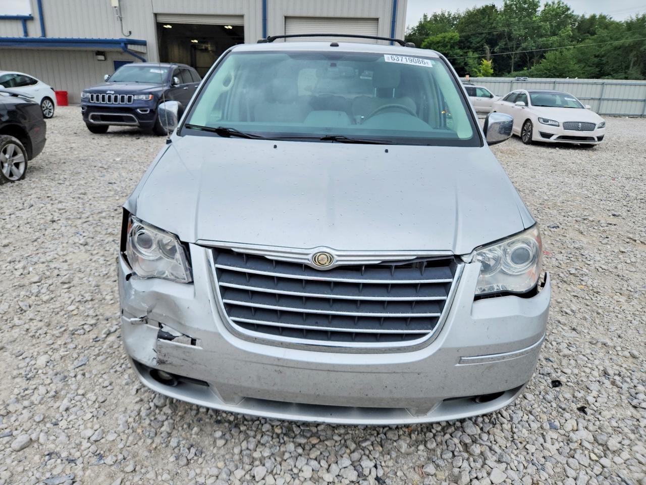 2010 Chrysler Town & Country Limited Silver vin: 2A4RR6DX4AR184741
