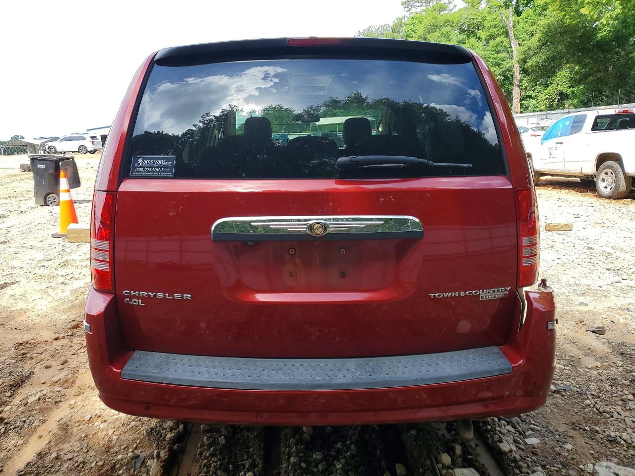 2010 Chrysler Town & Country Limited Red vin: 2A4RR6DX7AR198858