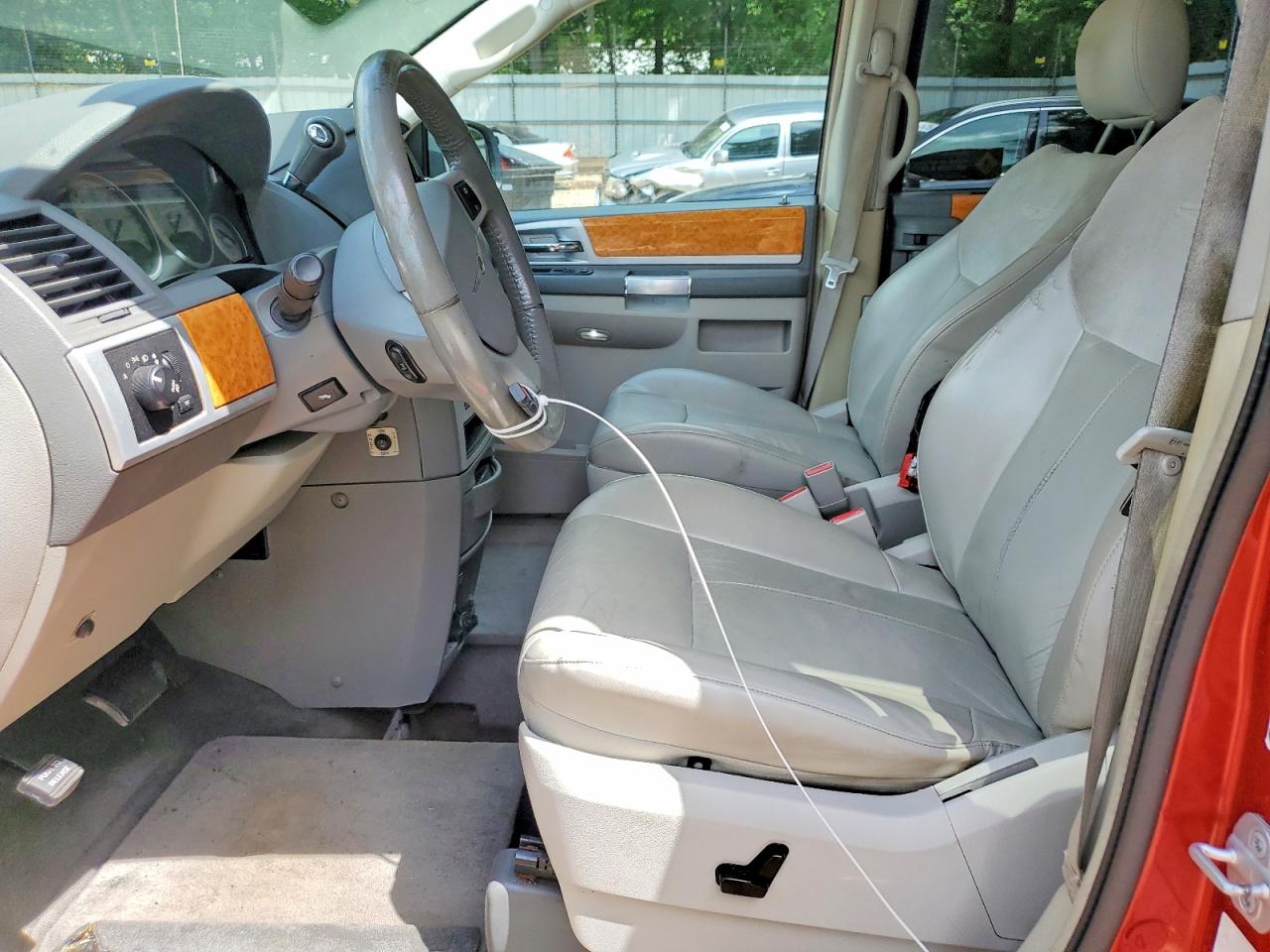 2010 Chrysler Town & Country Limited Red vin: 2A4RR6DX7AR198858