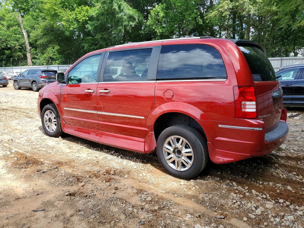 2010 Chrysler Town & Country Limited Red vin: 2A4RR6DX7AR198858