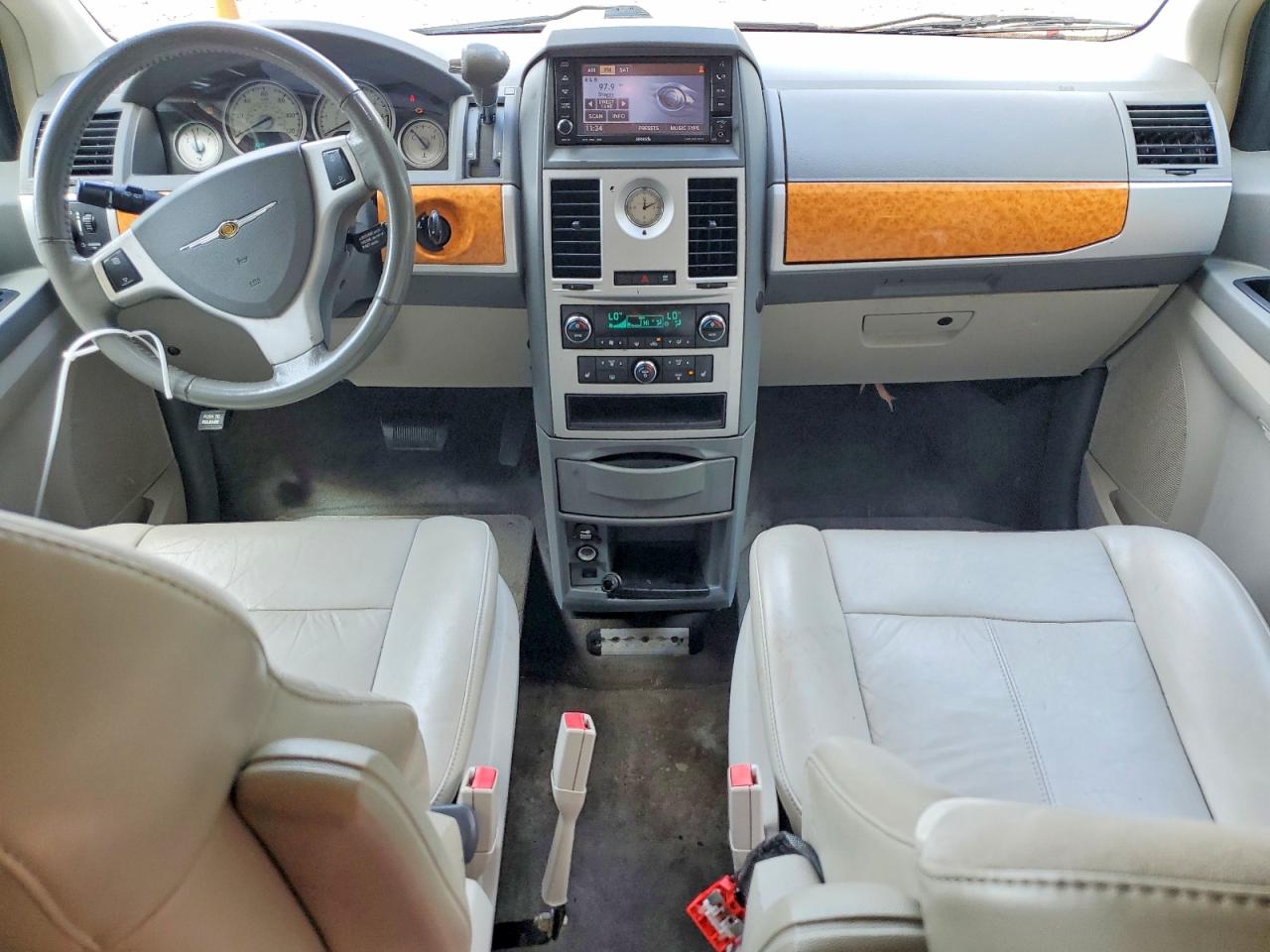 2010 Chrysler Town & Country Limited Red vin: 2A4RR6DX7AR198858