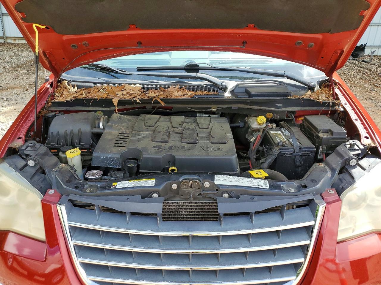 2010 Chrysler Town & Country Limited Red vin: 2A4RR6DX7AR198858