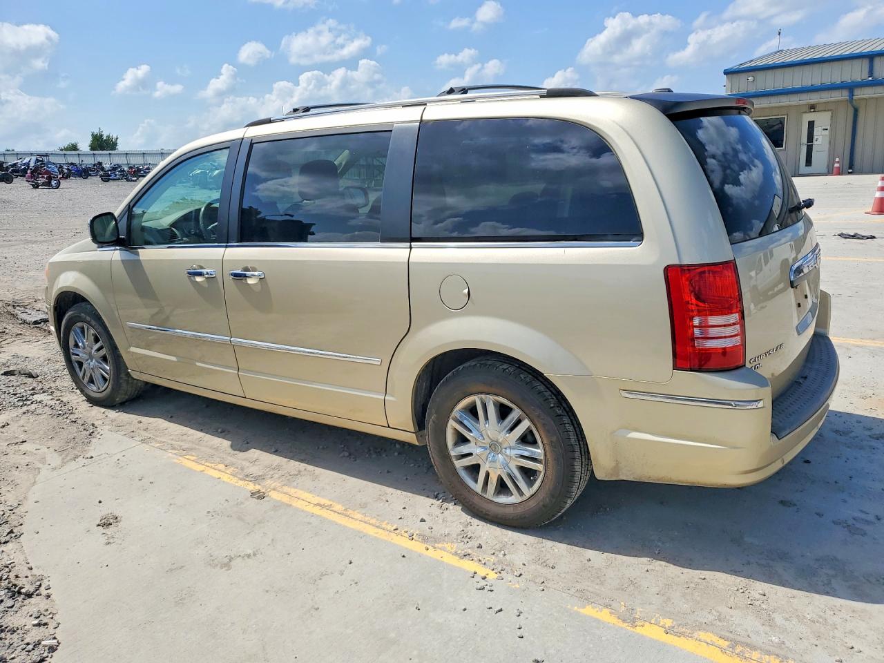2010 Chrysler Town & Country Limited Gold vin: 2A4RR7DX1AR386460