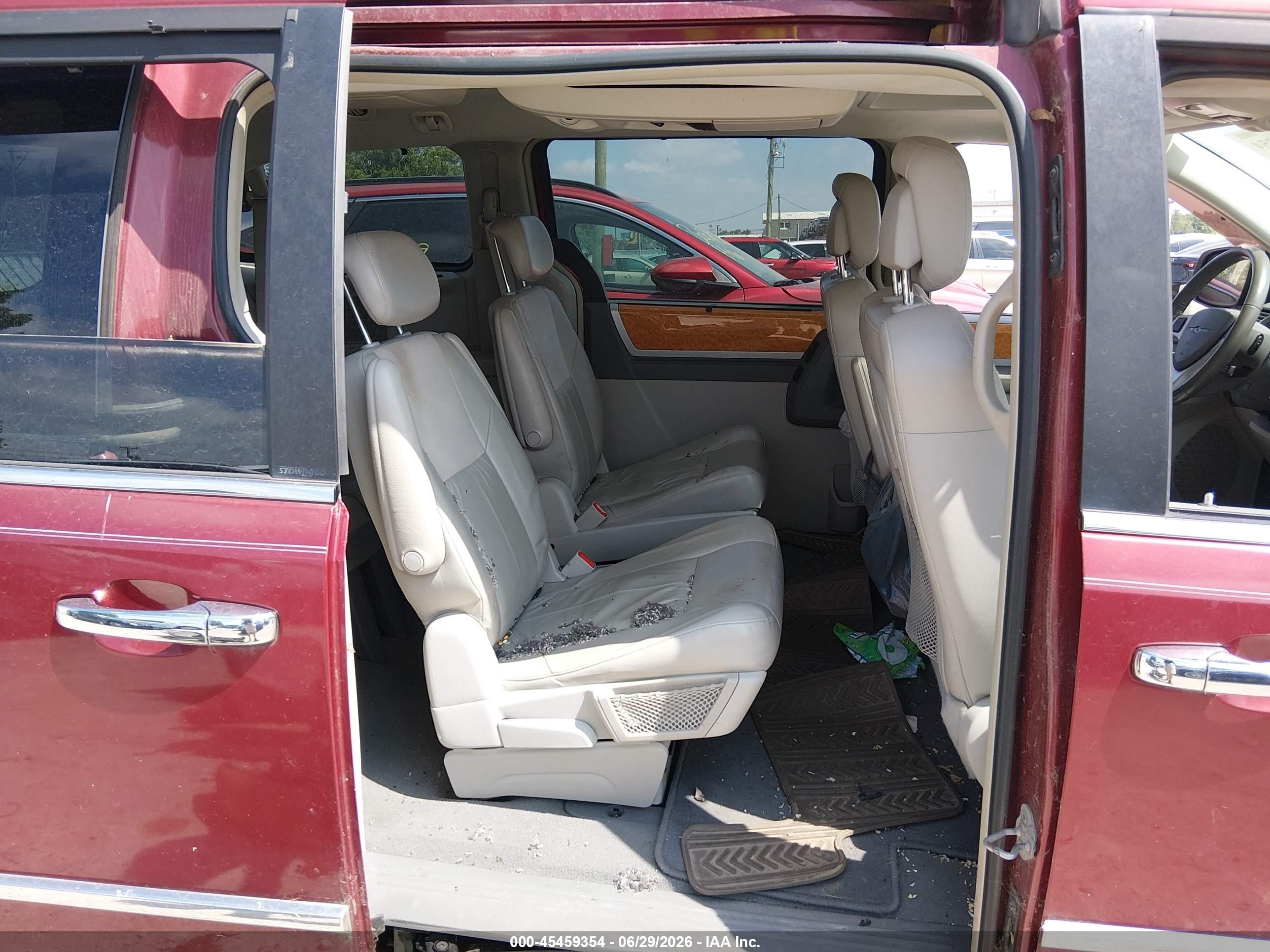 2010 Chrysler Town & Country New Limited Red vin: 2A4RR7DX2AR403976
