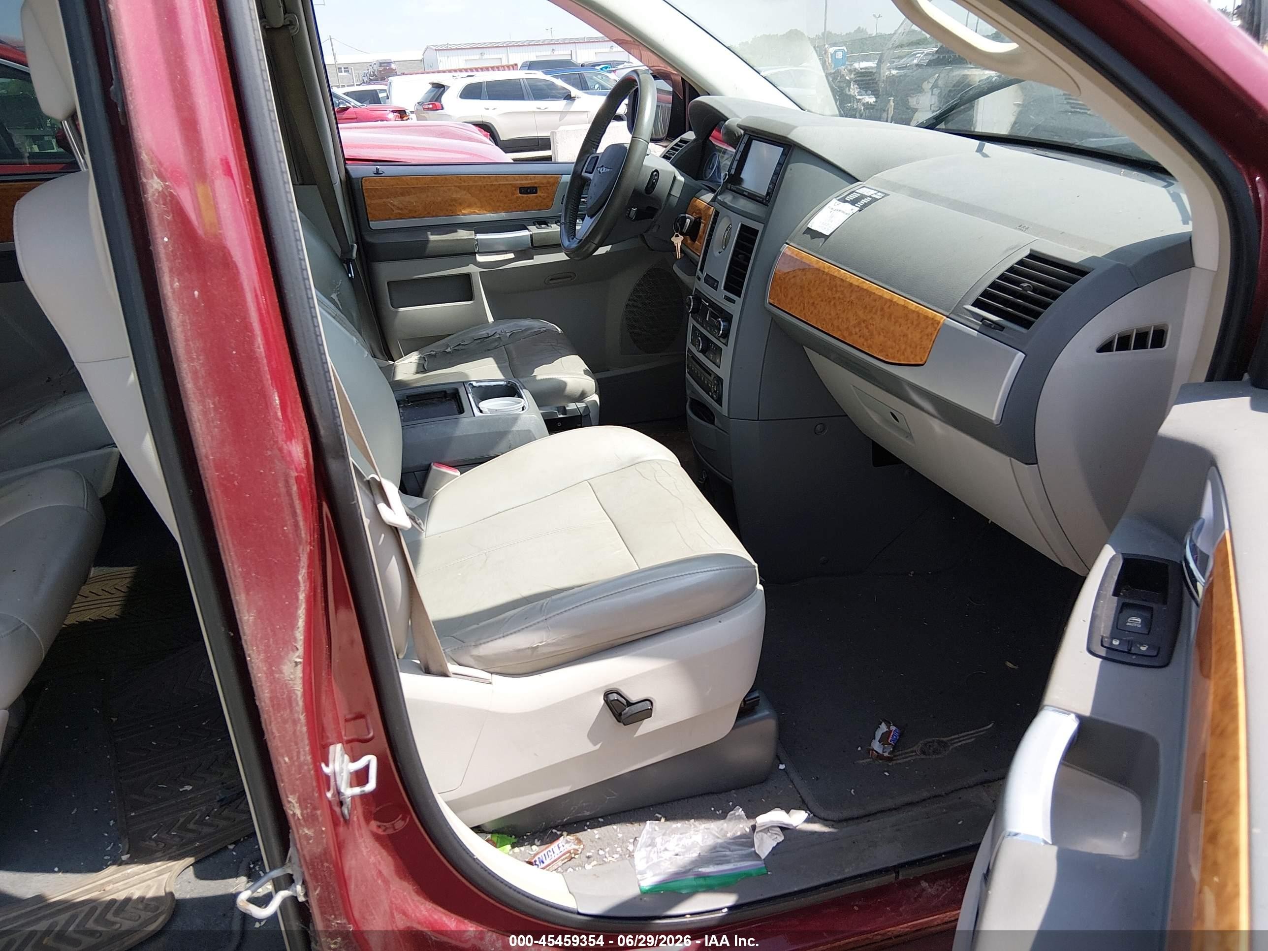 2010 Chrysler Town & Country New Limited Red vin: 2A4RR7DX2AR403976