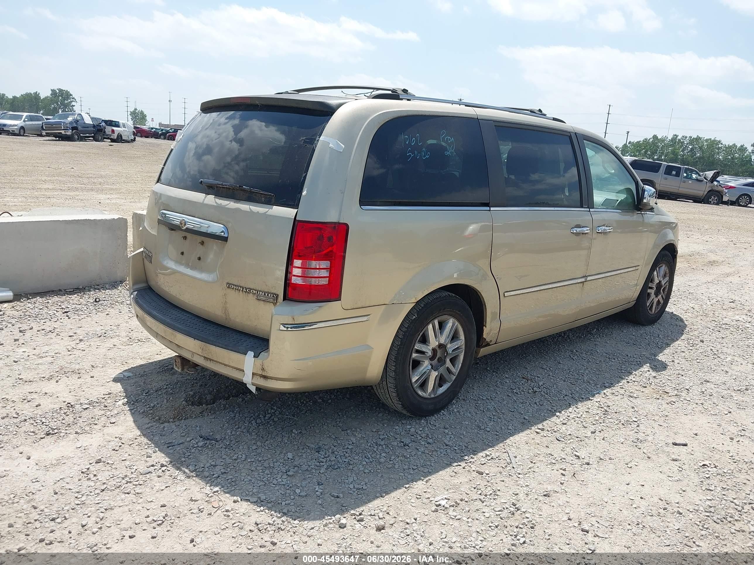 2010 Chrysler Town & Country New Limited Золотой vin: 2A4RR7DX6AR322236