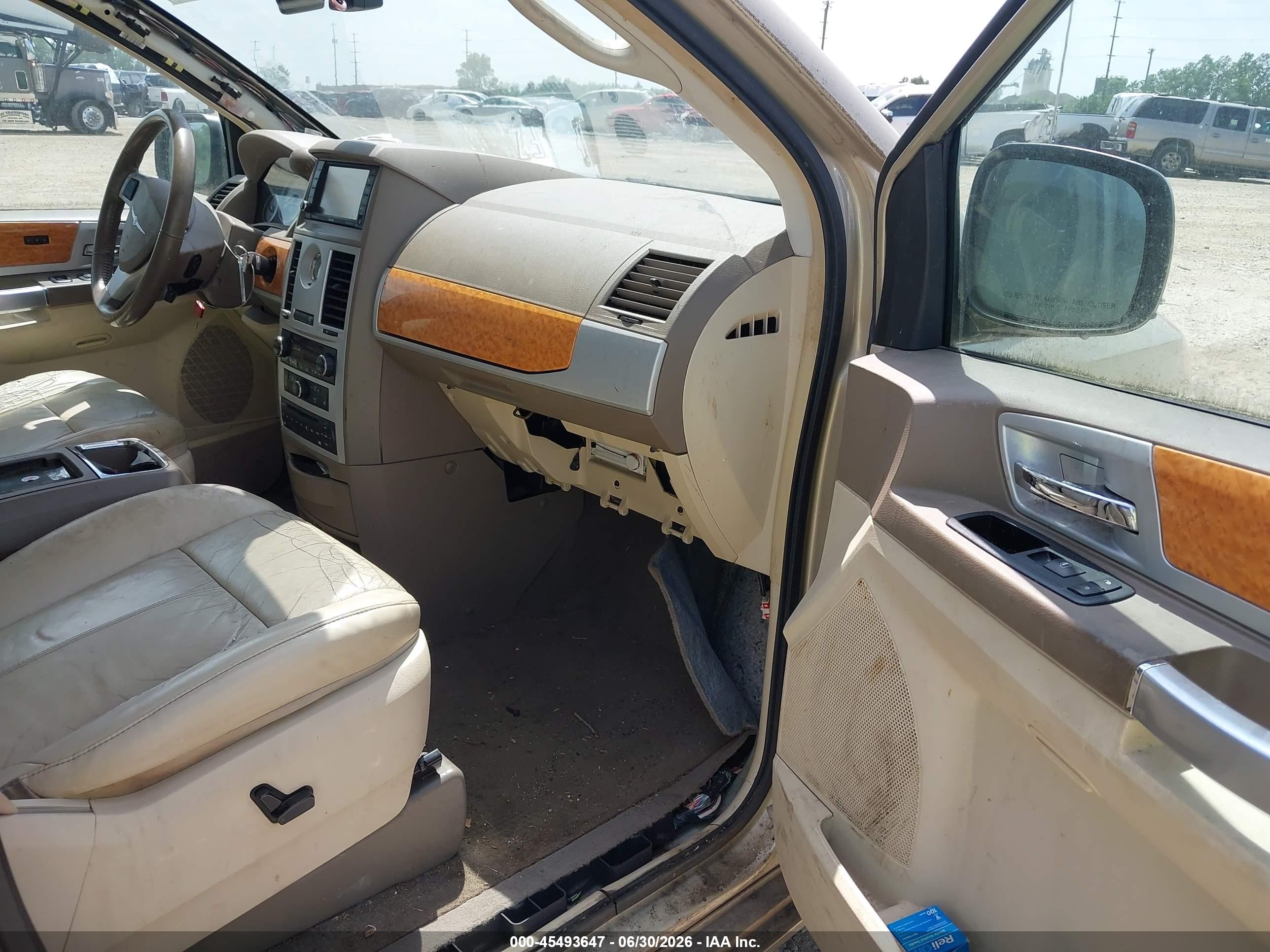 2010 Chrysler Town & Country New Limited Золотой vin: 2A4RR7DX6AR322236