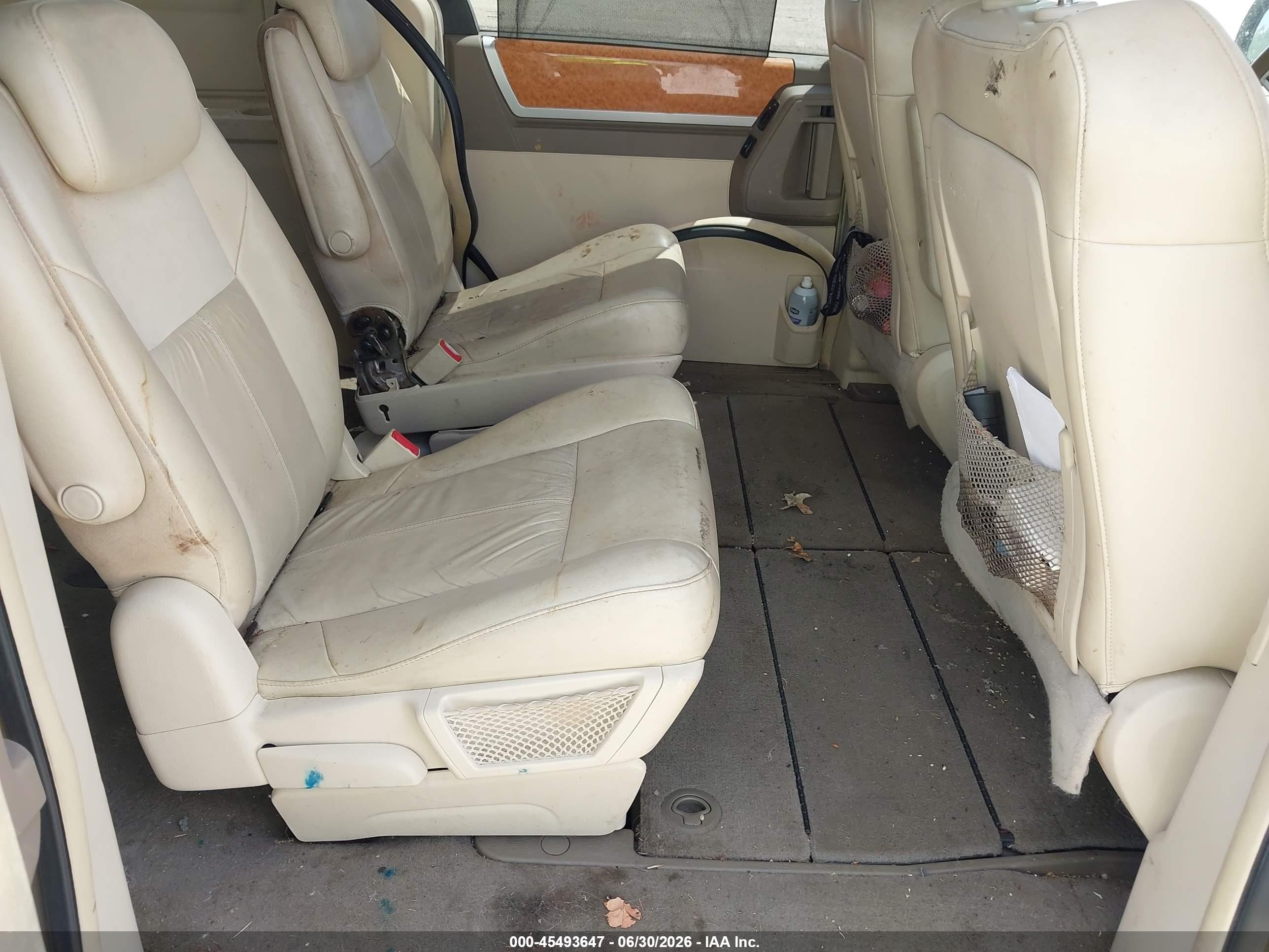 2010 Chrysler Town & Country New Limited Золотой vin: 2A4RR7DX6AR322236
