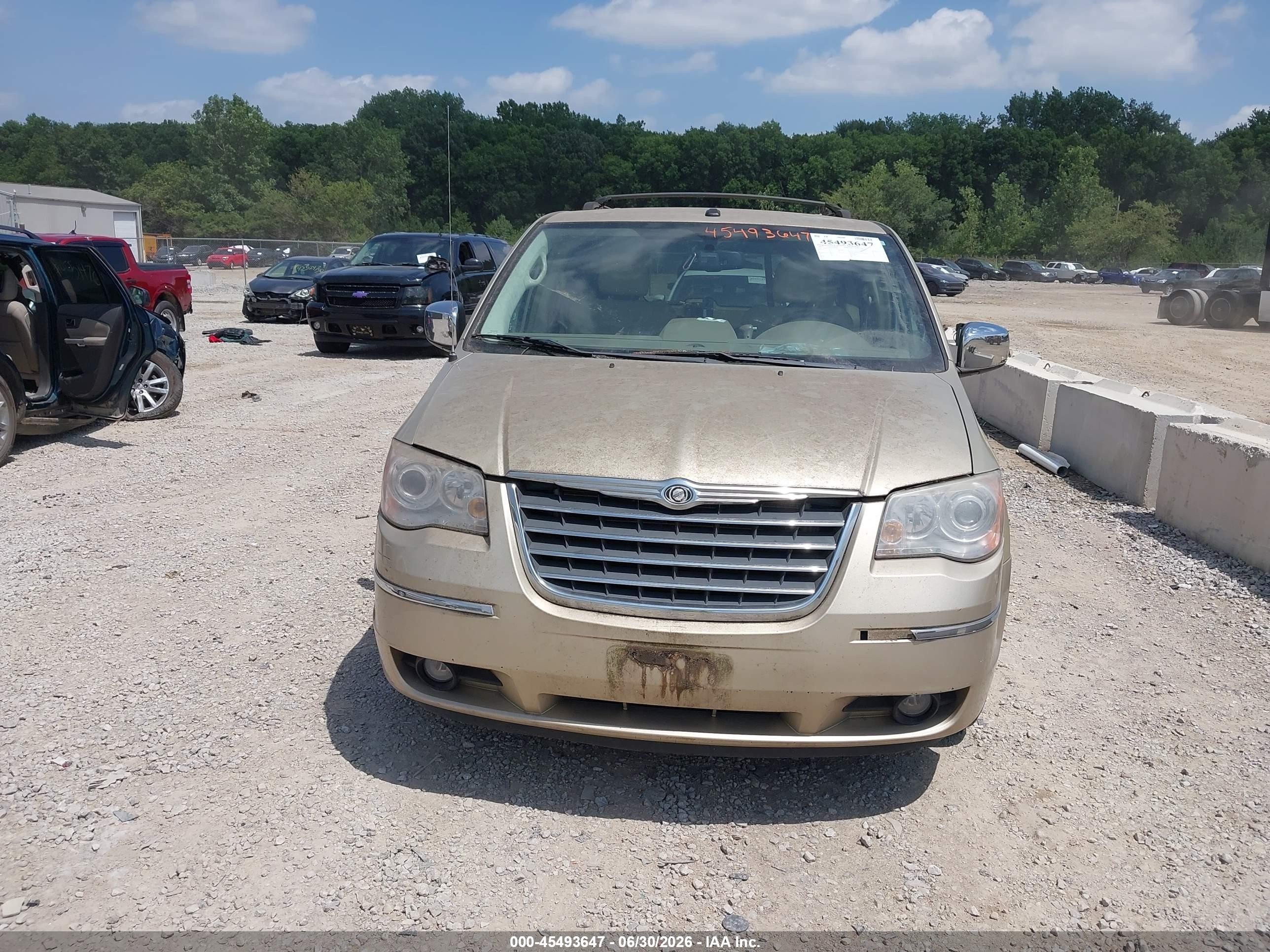 2010 Chrysler Town & Country New Limited Золотой vin: 2A4RR7DX6AR322236