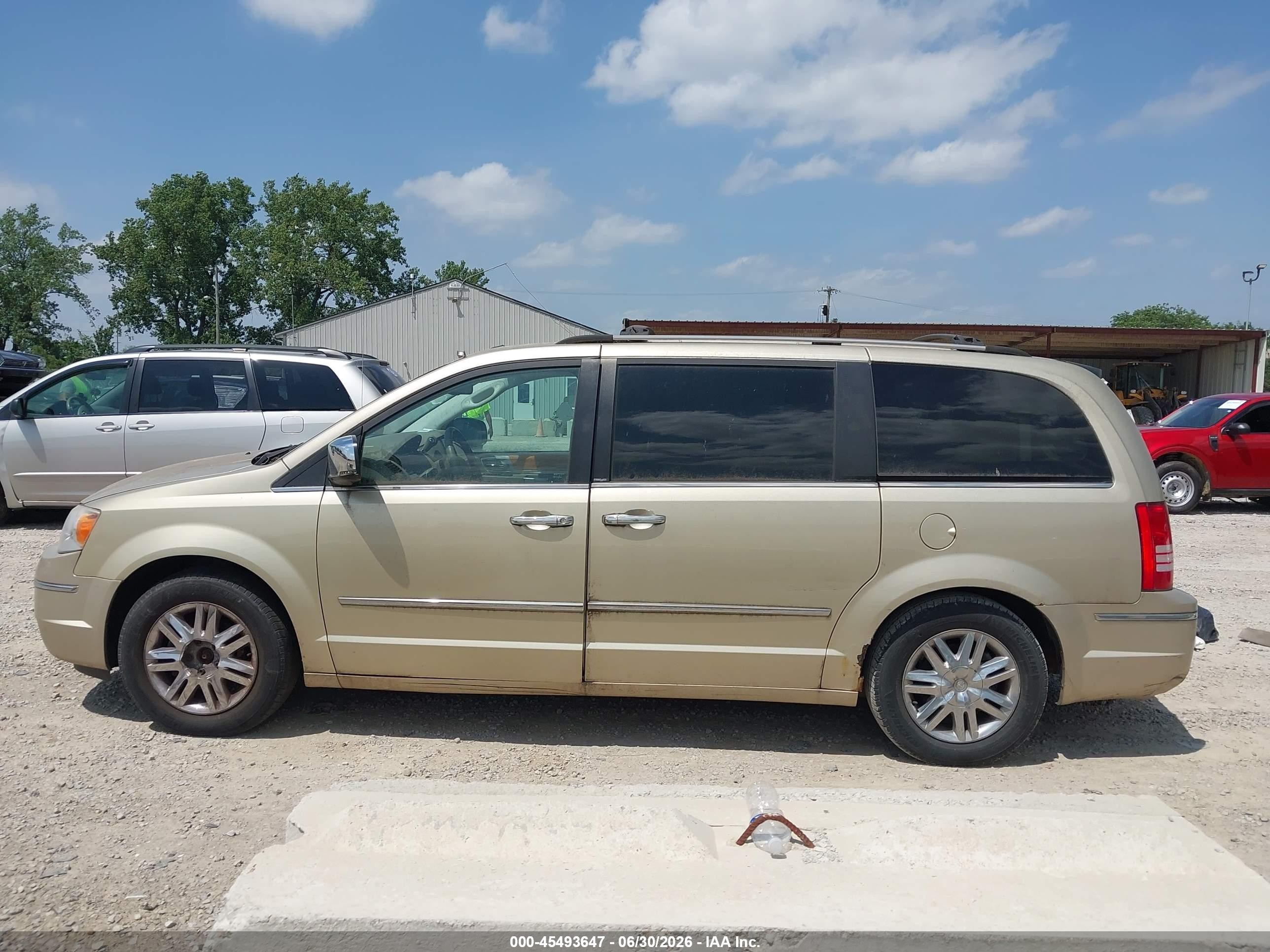 2010 Chrysler Town & Country New Limited Золотой vin: 2A4RR7DX6AR322236