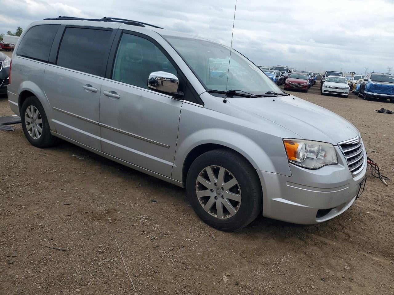 2010 Chrysler Town & Country Touring Plus White vin: 2A4RR8D10AR449856