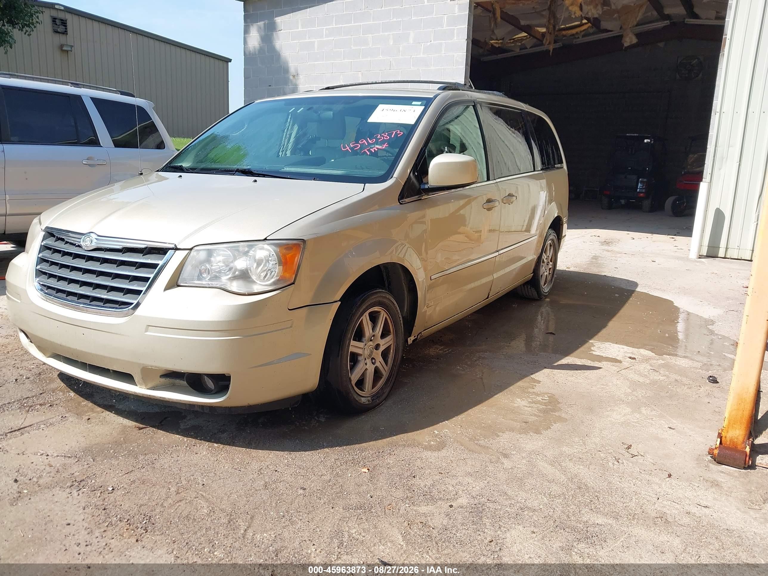 2010 Chrysler Town & Country Touring Plus Золотой vin: 2A4RR8D13AR451715