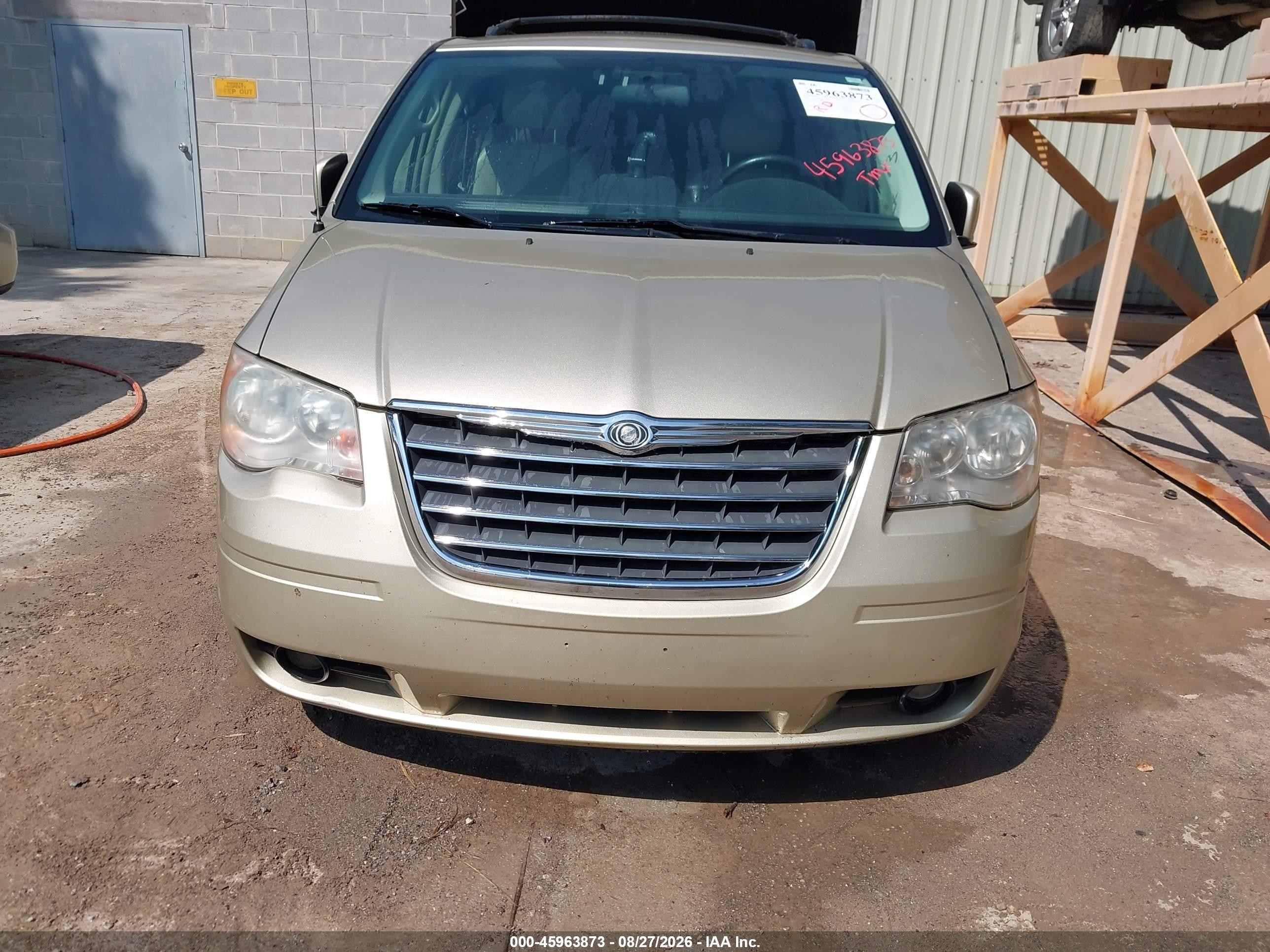 2010 Chrysler Town & Country Touring Plus Золотой vin: 2A4RR8D13AR451715