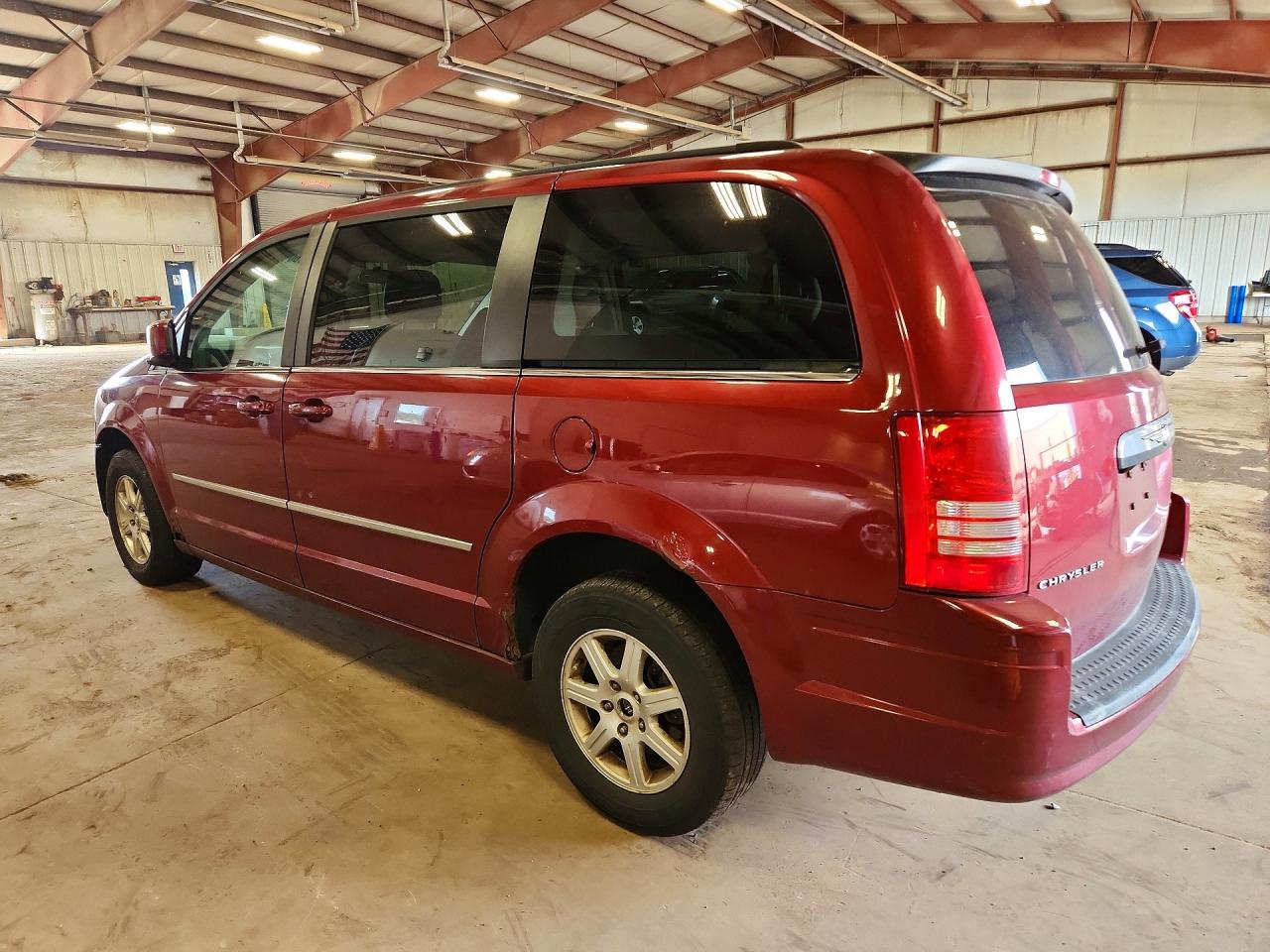 2010 Chrysler Town & Country Touring Plus Красный vin: 2A4RR8D14AR449858
