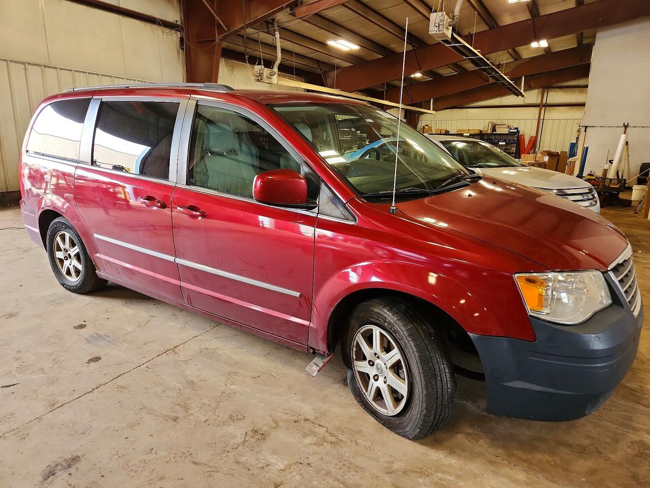 2010 Chrysler Town & Country Touring Plus Красный vin: 2A4RR8D14AR449858