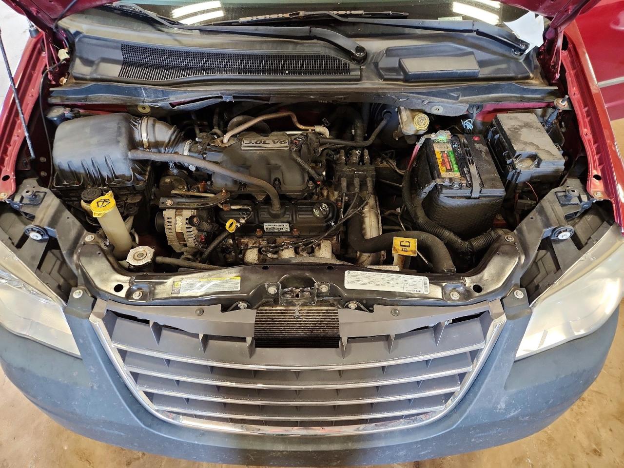 2010 Chrysler Town & Country Touring Plus Красный vin: 2A4RR8D14AR449858