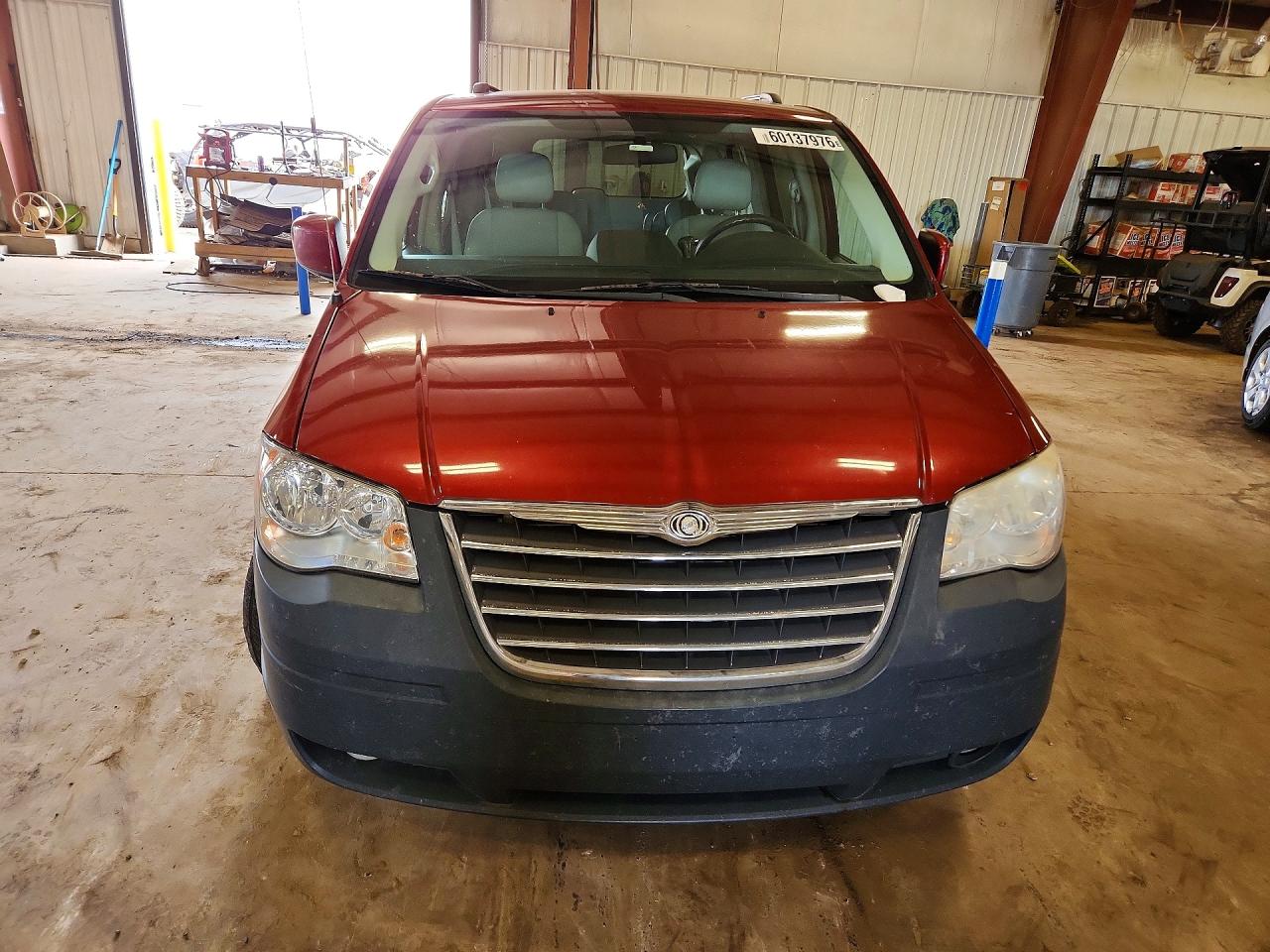 2010 Chrysler Town & Country Touring Plus Красный vin: 2A4RR8D14AR449858