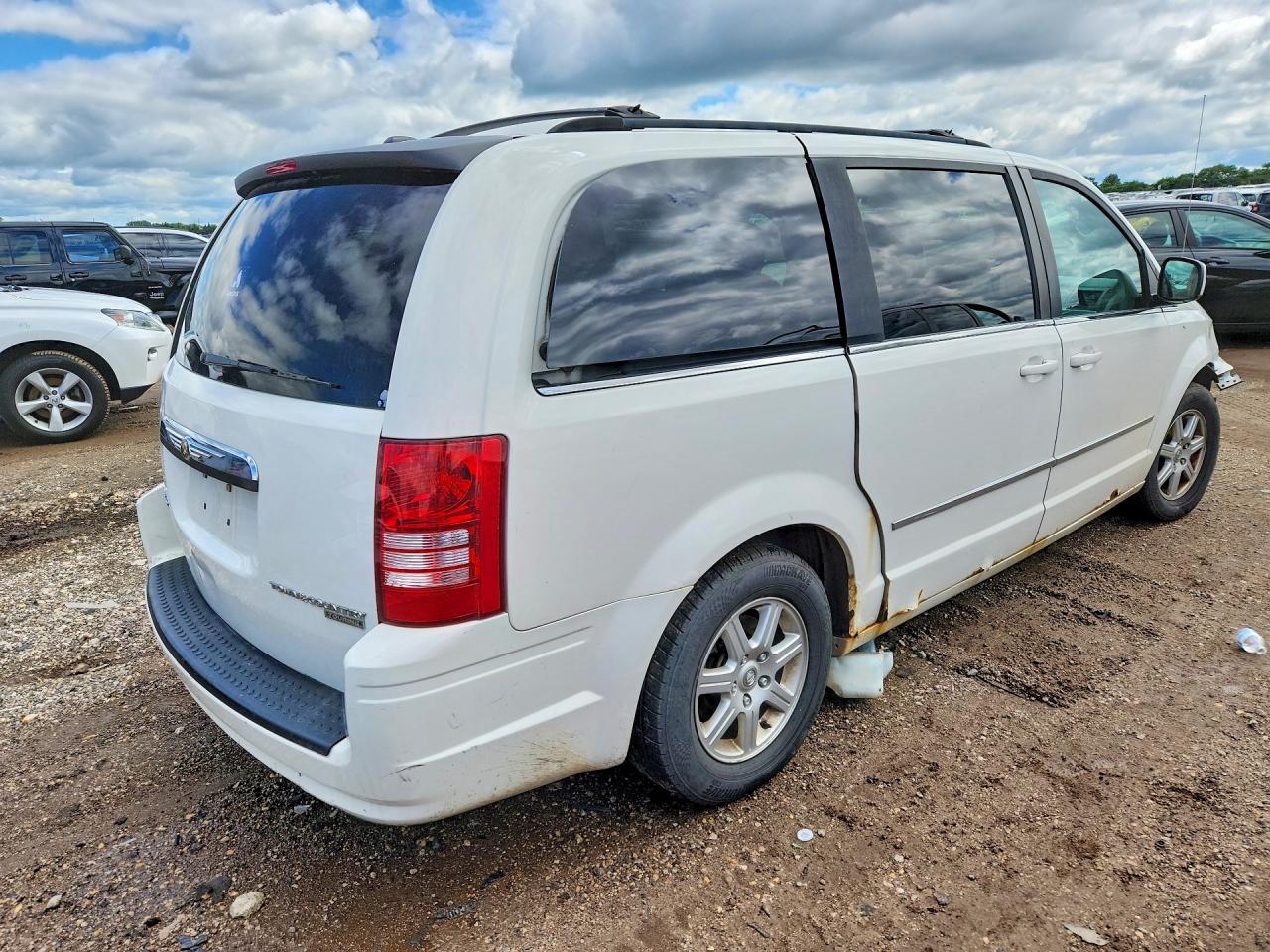 2010 Chrysler Town & Country Touring Plus White vin: 2A4RR8D16AR494087
