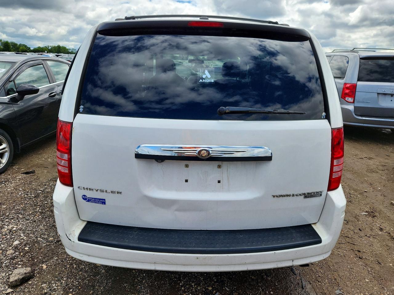 2010 Chrysler Town & Country Touring Plus White vin: 2A4RR8D16AR494087