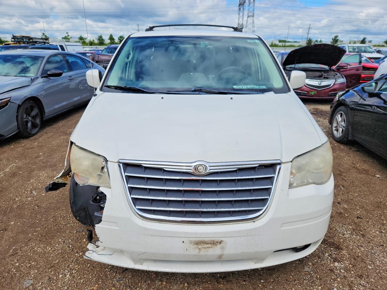 2010 Chrysler Town & Country Touring Plus White vin: 2A4RR8D16AR494087