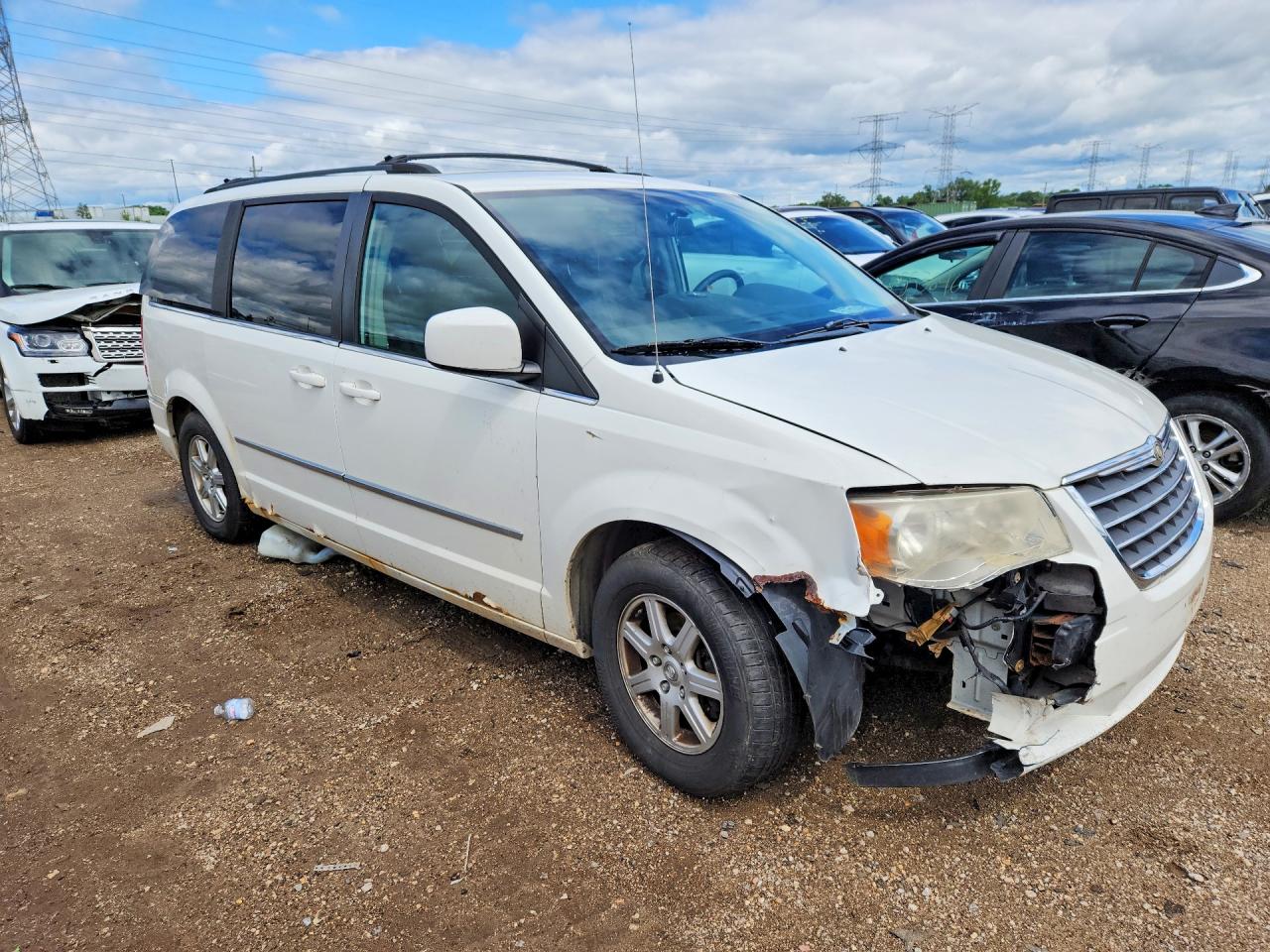 2010 Chrysler Town & Country Touring Plus White vin: 2A4RR8D16AR494087
