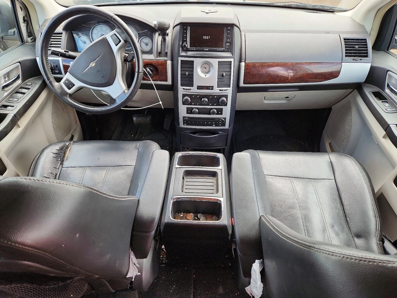 2010 Chrysler Town & Country Touring Plus White vin: 2A4RR8D16AR494087