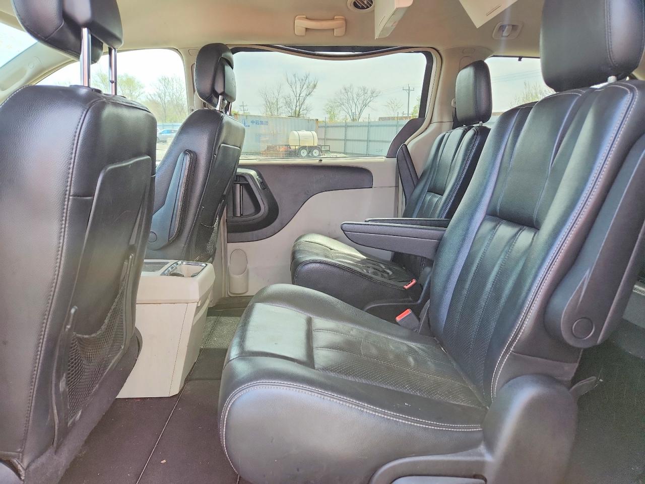 2011 Chrysler Town & Country Touring L Silver vin: 2A4RR8DG0BR713518