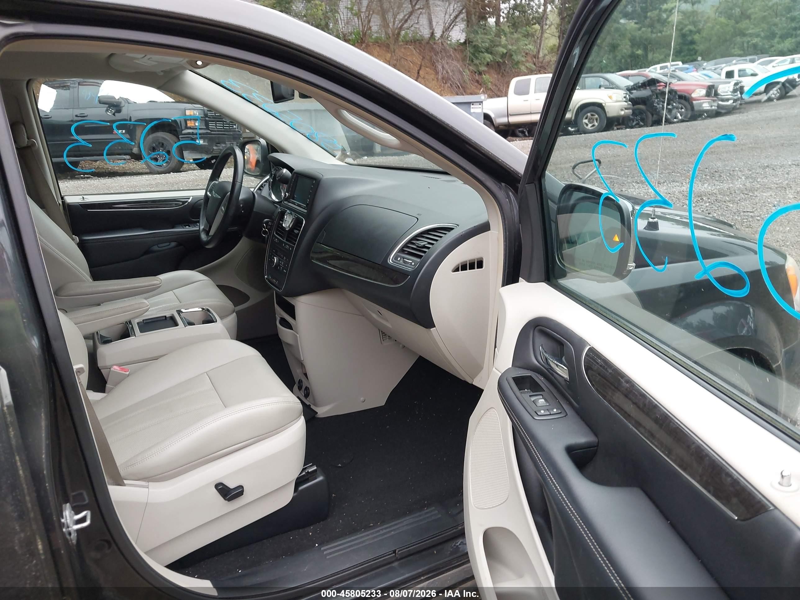 2011 Chrysler Town & Country Touring-l Black vin: 2A4RR8DG0BR760158